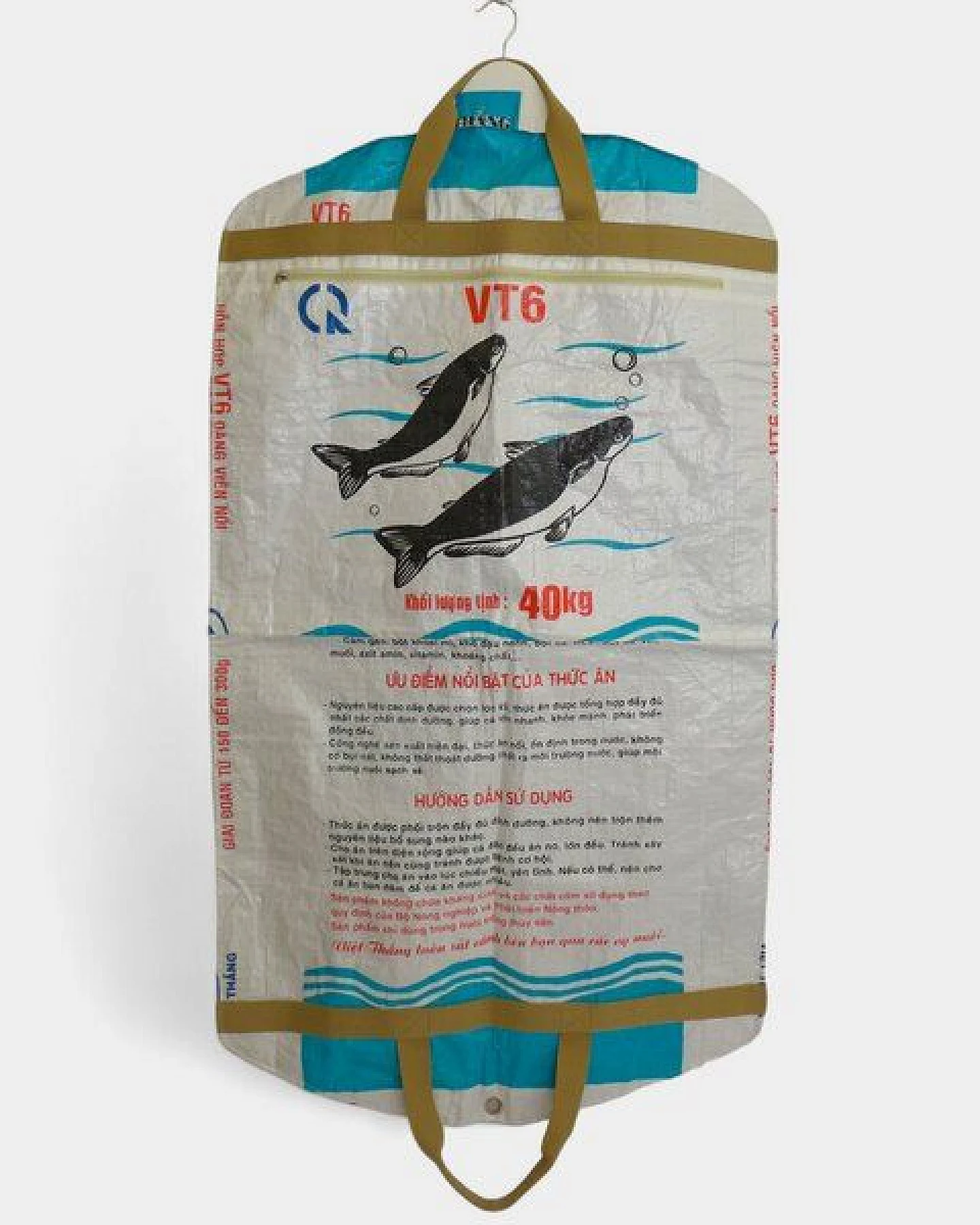REFISHED fair fashion Kleidersack 'SUIT BAG' - upcycelte Fischfuttersäcke – Ansicht 3