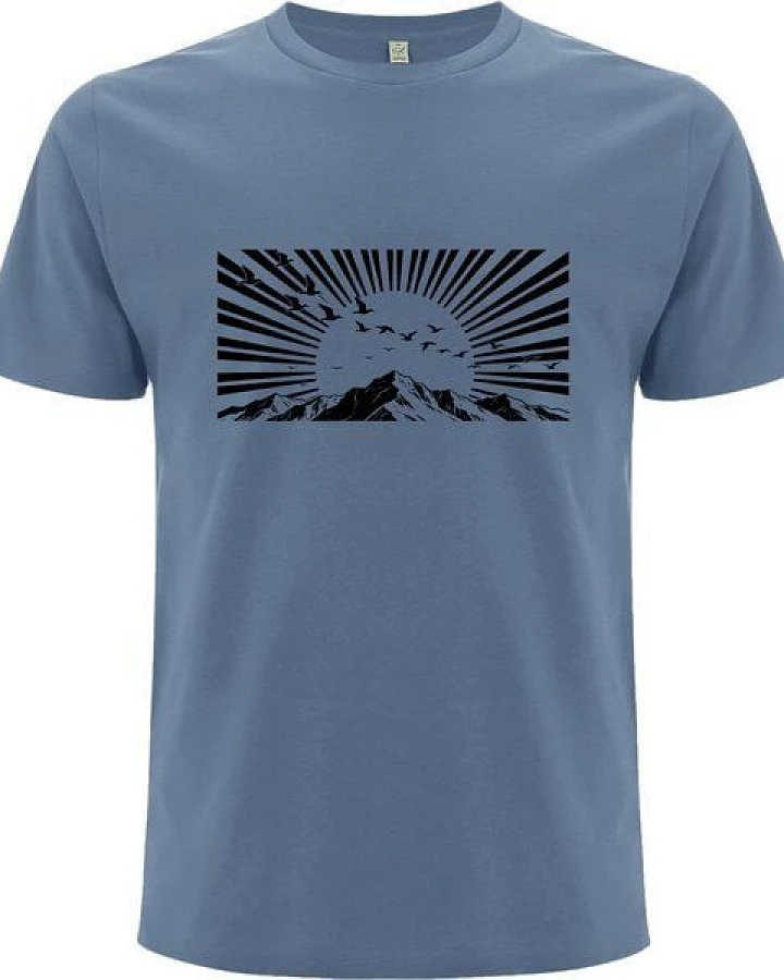 Spreecult Holzschnitt Sonnenstrahlen - Bio und Fair - Männer Unisex T-Shirt - Berge u Vögel