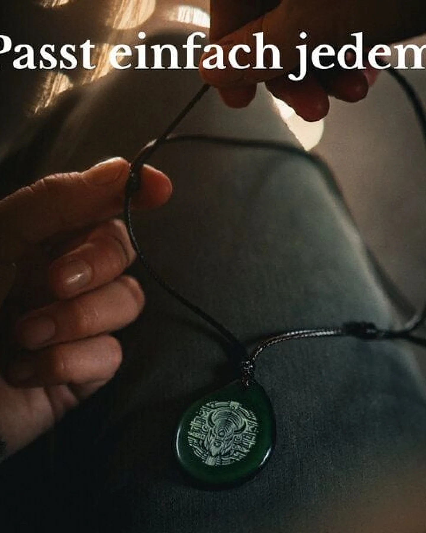 Braun Tagua-Kette mit graviertem Tieranhänger – nachhaltig & handgefertigt – Ansicht 3