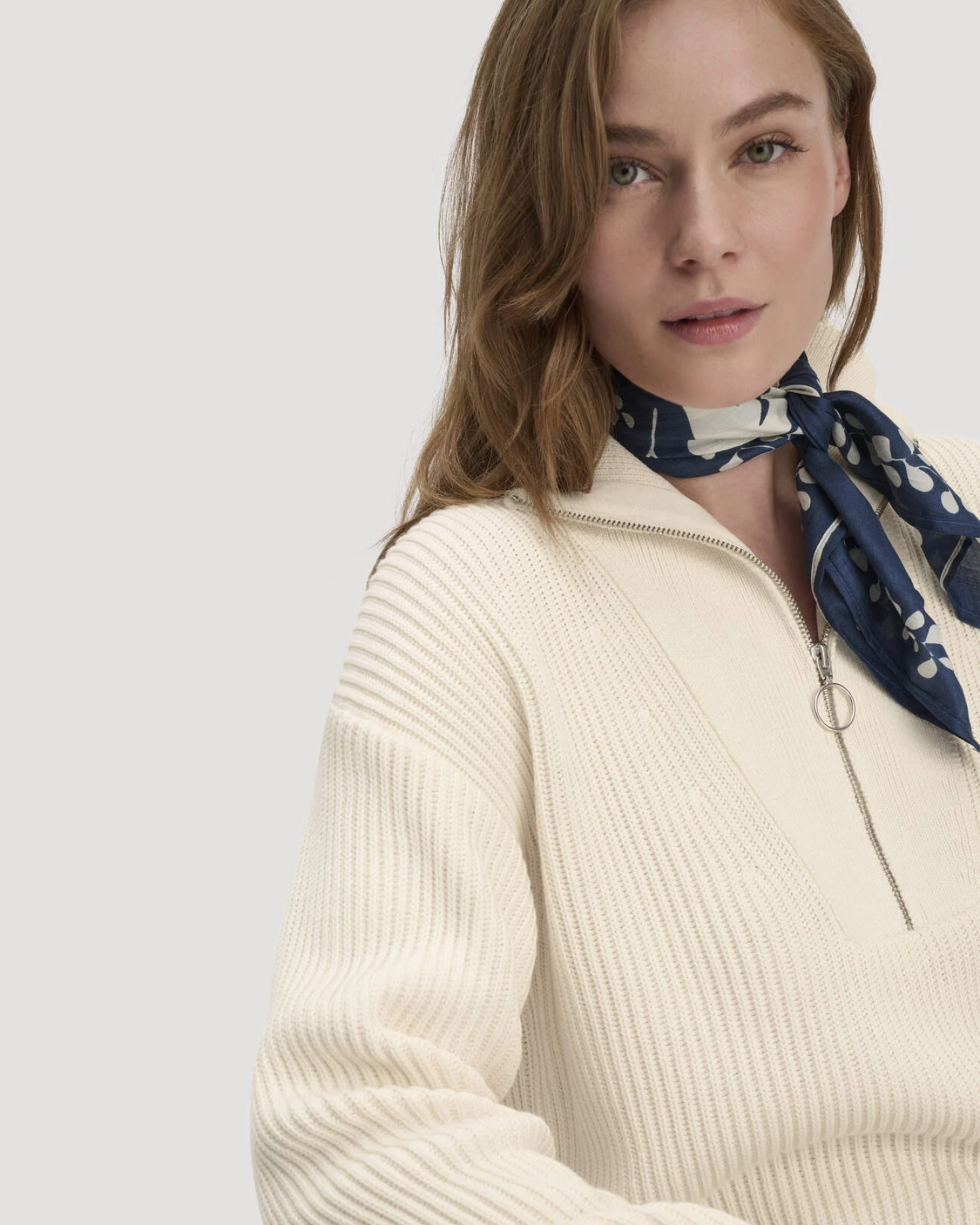 hessnatur Damen Strick Troyer Relaxed aus Bio-Baumwolle - beige - Größe XL – Ansicht 4