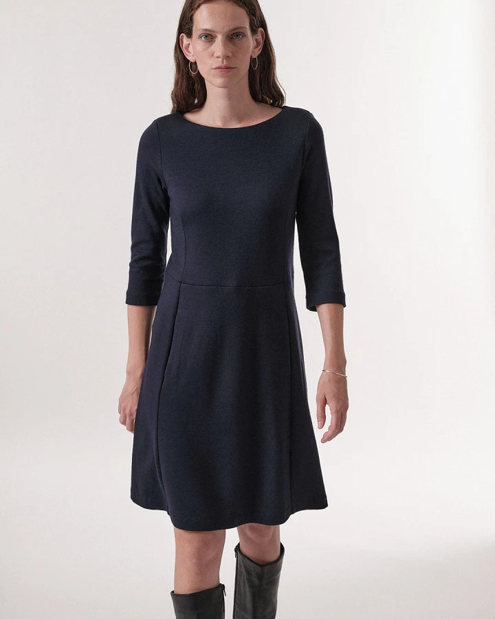 Kleid mit U-Boot Ausschnitt