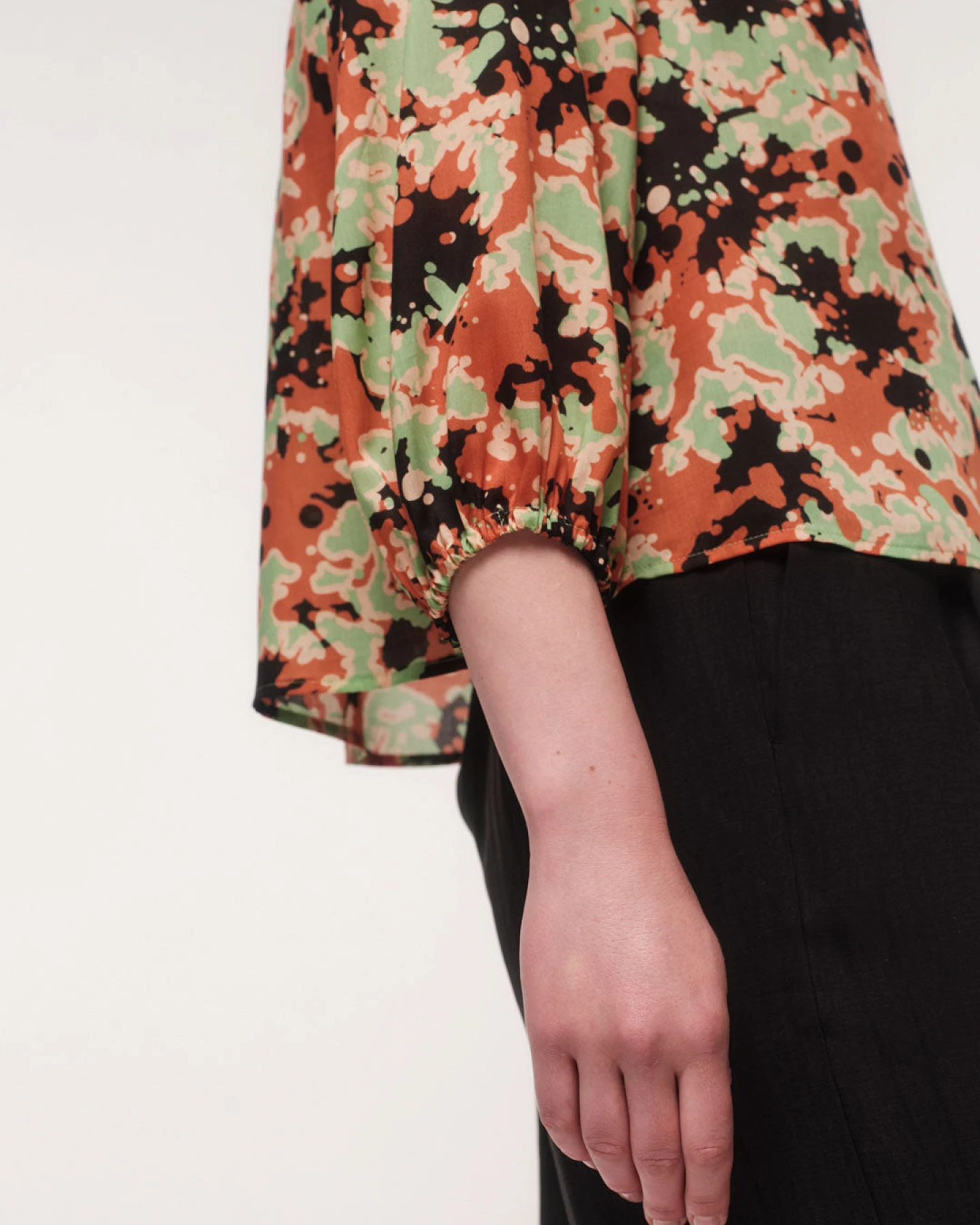 Bluse Print Powerful Bloom – Ansicht 4