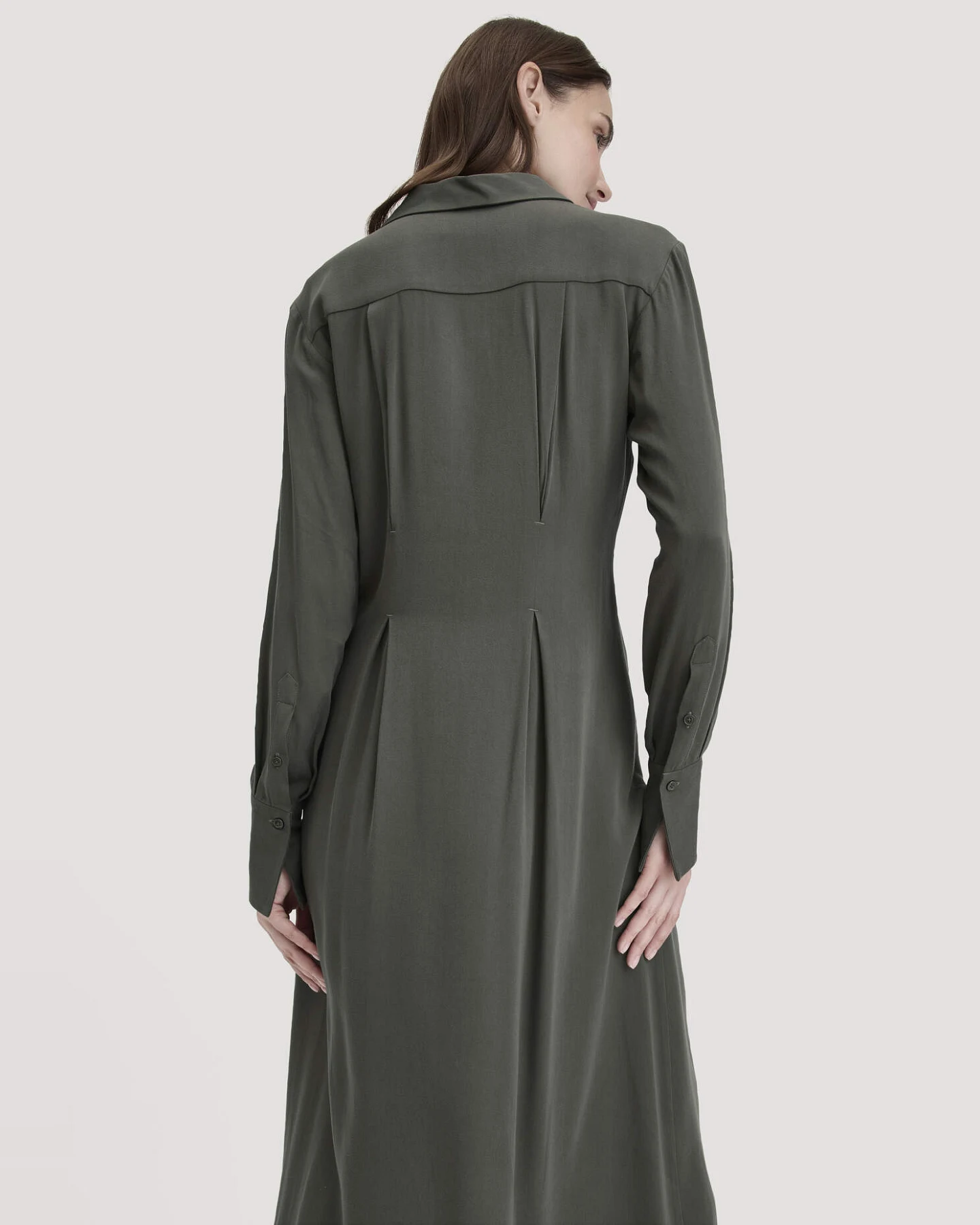 hessnatur Damen Kleid Midi Regular aus LENZING™ ECOVERO™ Viskose - grün - Größe 48 – Ansicht 3