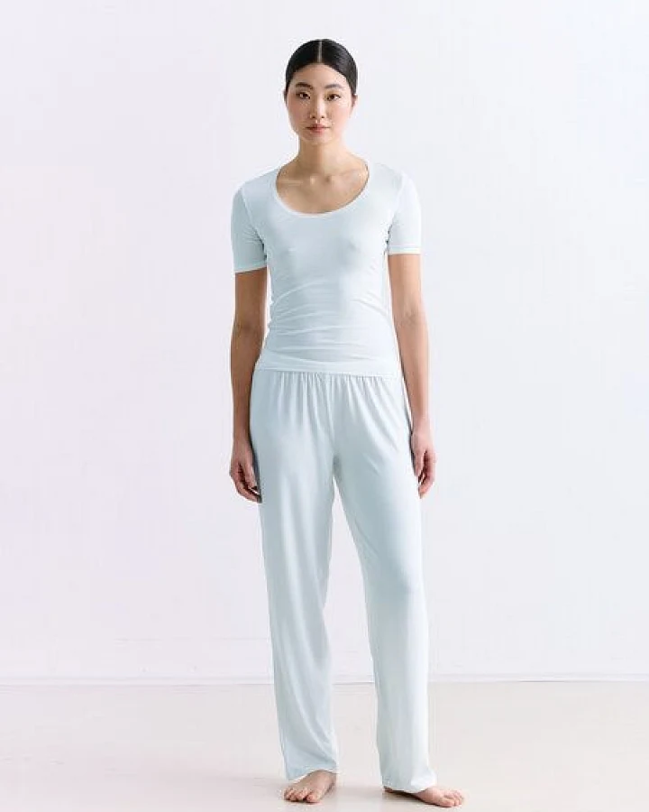 erlich textil Light Touch tiefausgeschnittenes T-Shirt aus weichem Modal, made in Europe