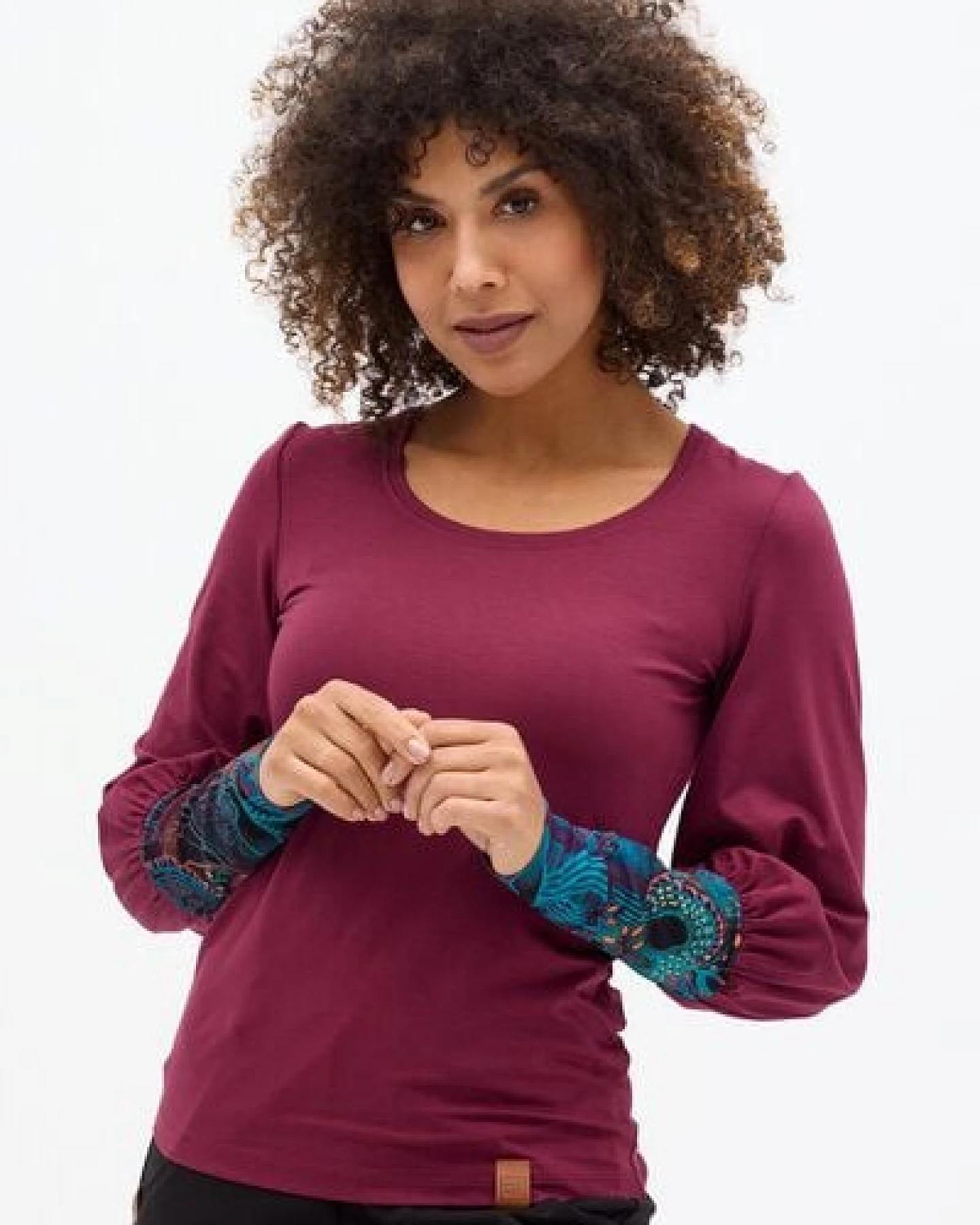 KOKOworld Bluse Guna Damen – Viskose EcoVero mit Elasthan – eleganter Look mit gepufften Ärmeln & Print-Manschetten – nachhaltig & fair in EU produziert – perfekt für Alltag & Yoga – Ansicht 2