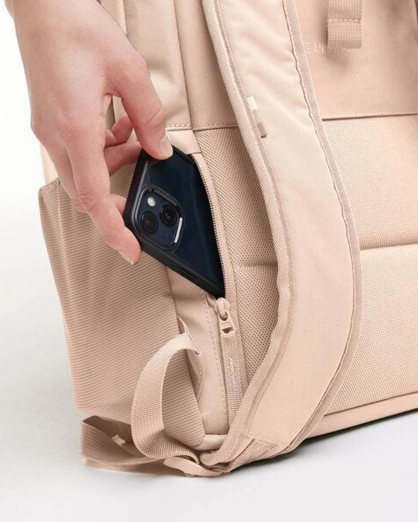 GOT BAG Rucksack Daypack Loop mit 15" Laptopfach aus Ocean Impact Plastic – Ansicht 4