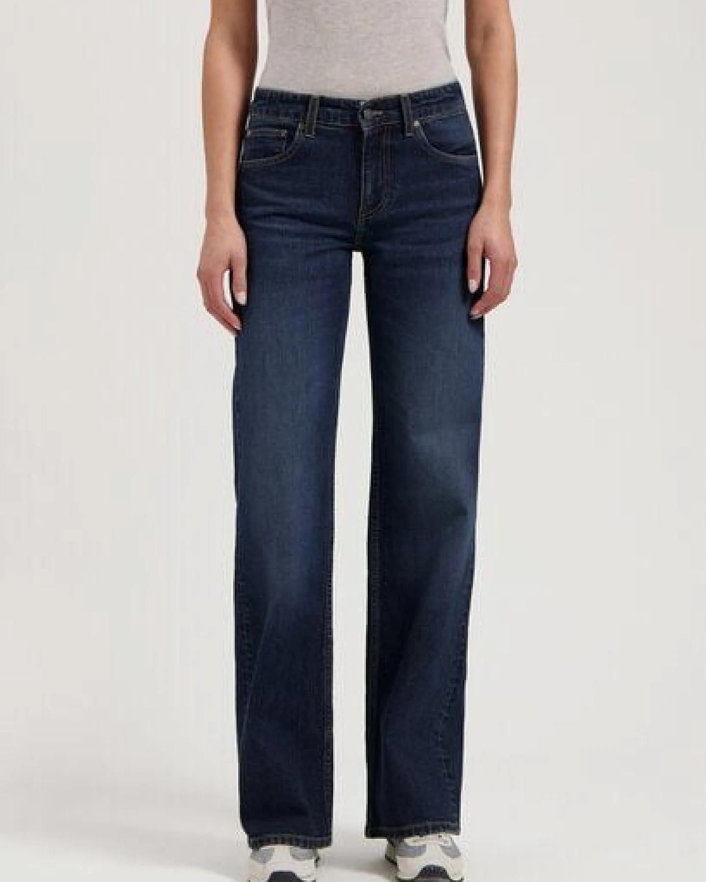 MUD Jeans Damen Jeans Loose Fit "Cleo - Rustic Blue" – Ansicht 4