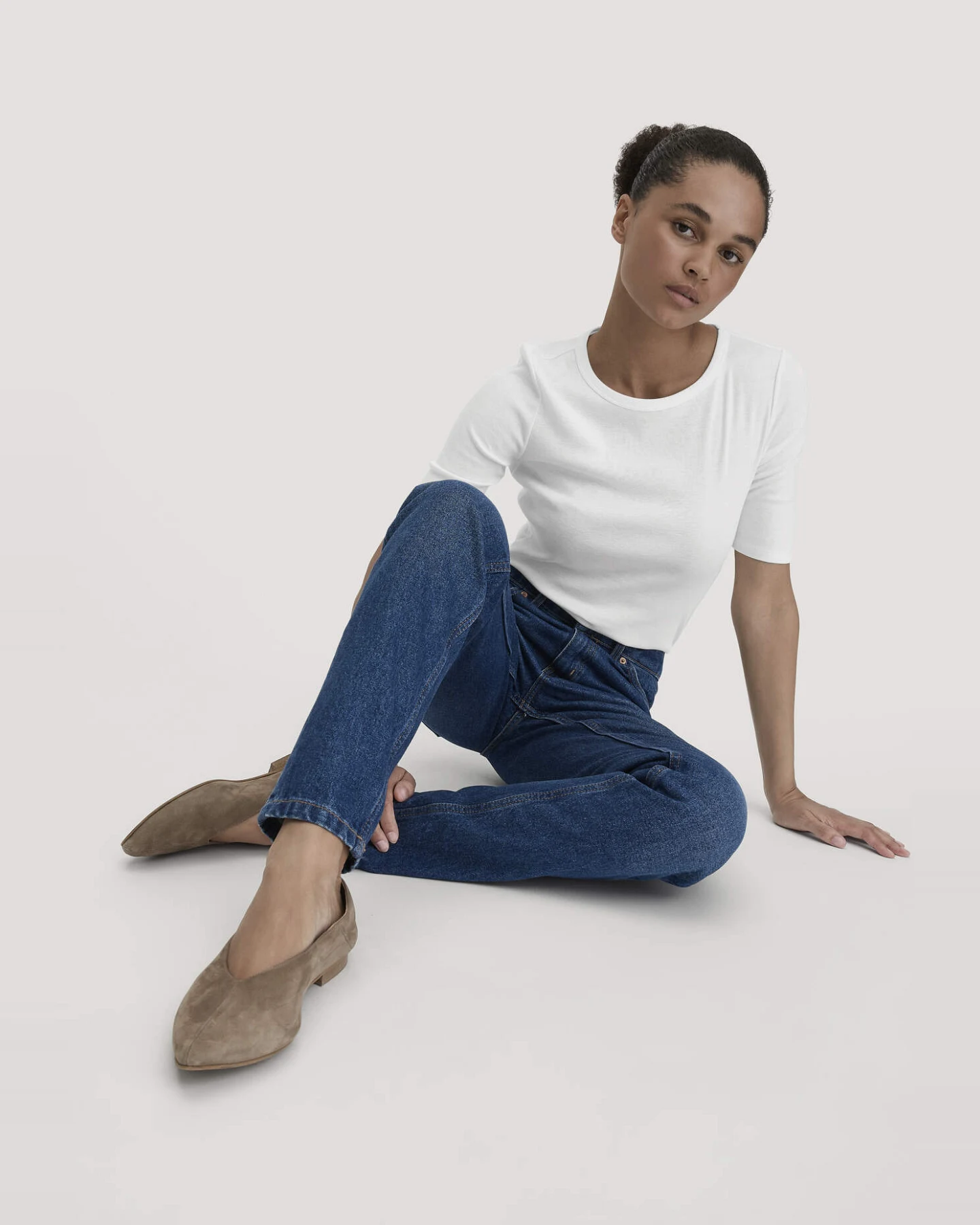 hessnatur Damen Jeans HANNA Mom High Rise aus Bio-Denim - blau - Größe 33/32 – Ansicht 4