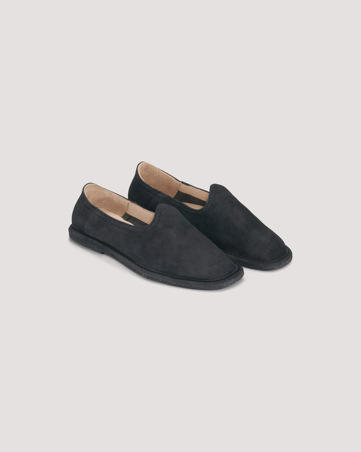 hessnatur Damen Slipper aus chromfrei gegerbtem Nubuk-Leder - schwarz - Größe 37 – Ansicht 3