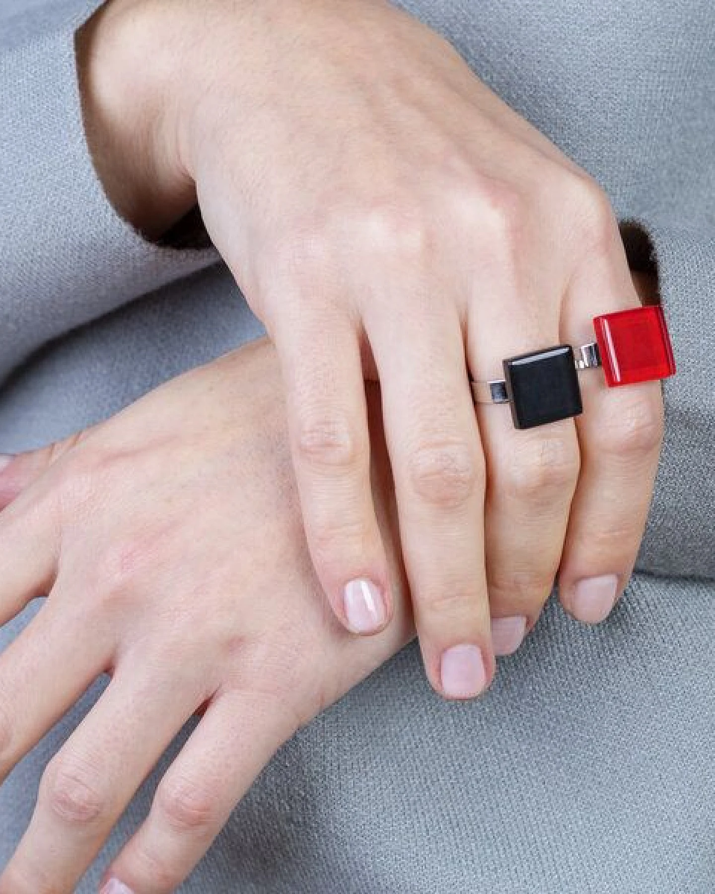 ALEXASCHA Minimalistischer Ring aus Glas, klein – Ansicht 2