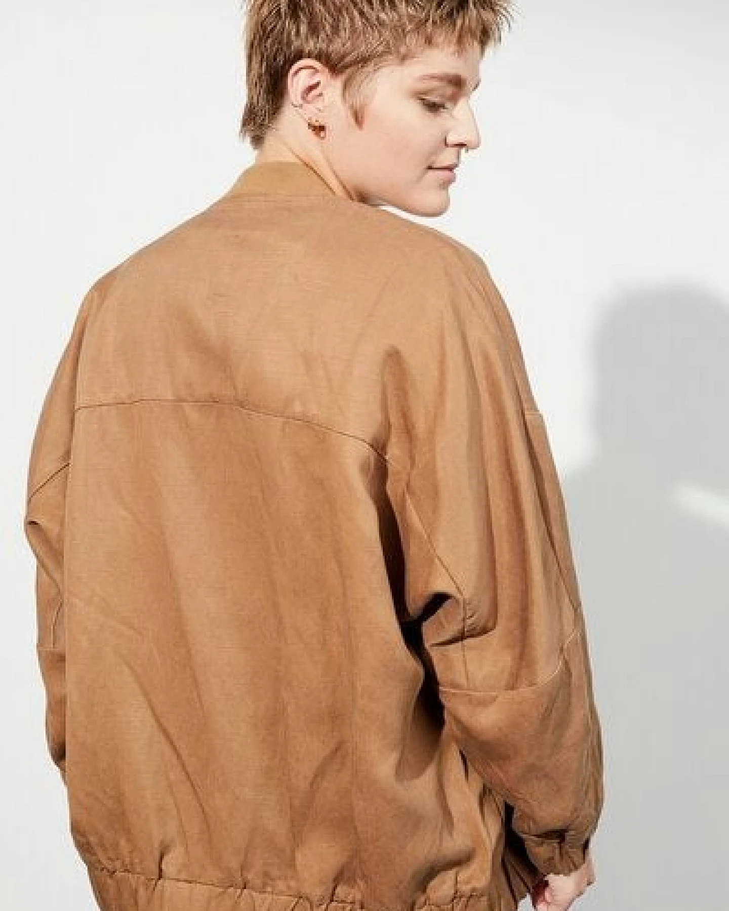LangerChen Oversized Blouson KENORA aus Heavy Tencel Linen, Tobacco – Ansicht 3