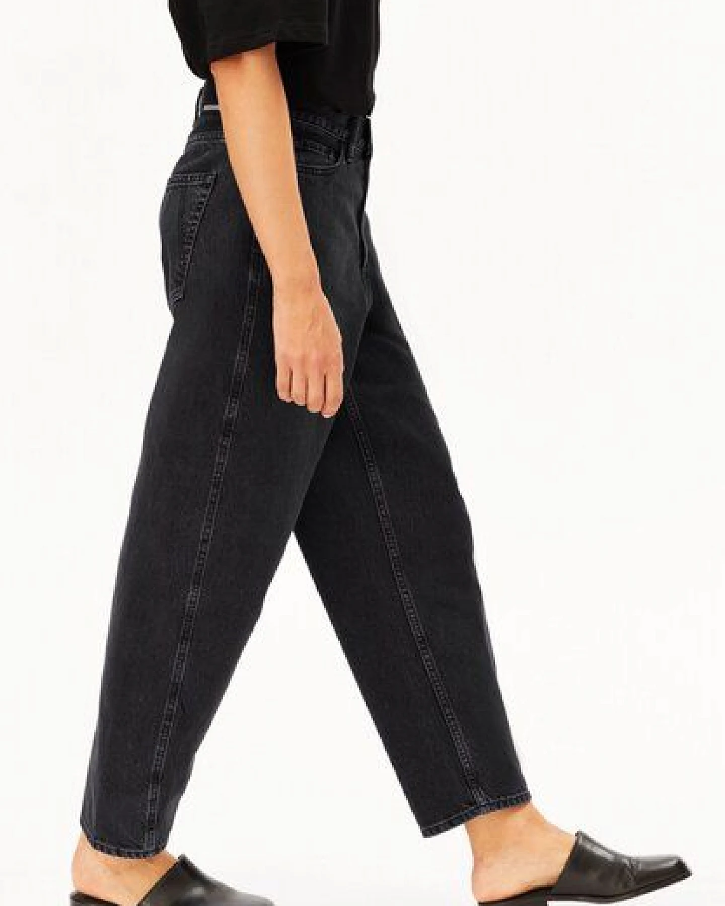 ARMEDANGELS BAARLY BARREL Damen Jeans aus 100% recycelter Baumwolle – Ansicht 4