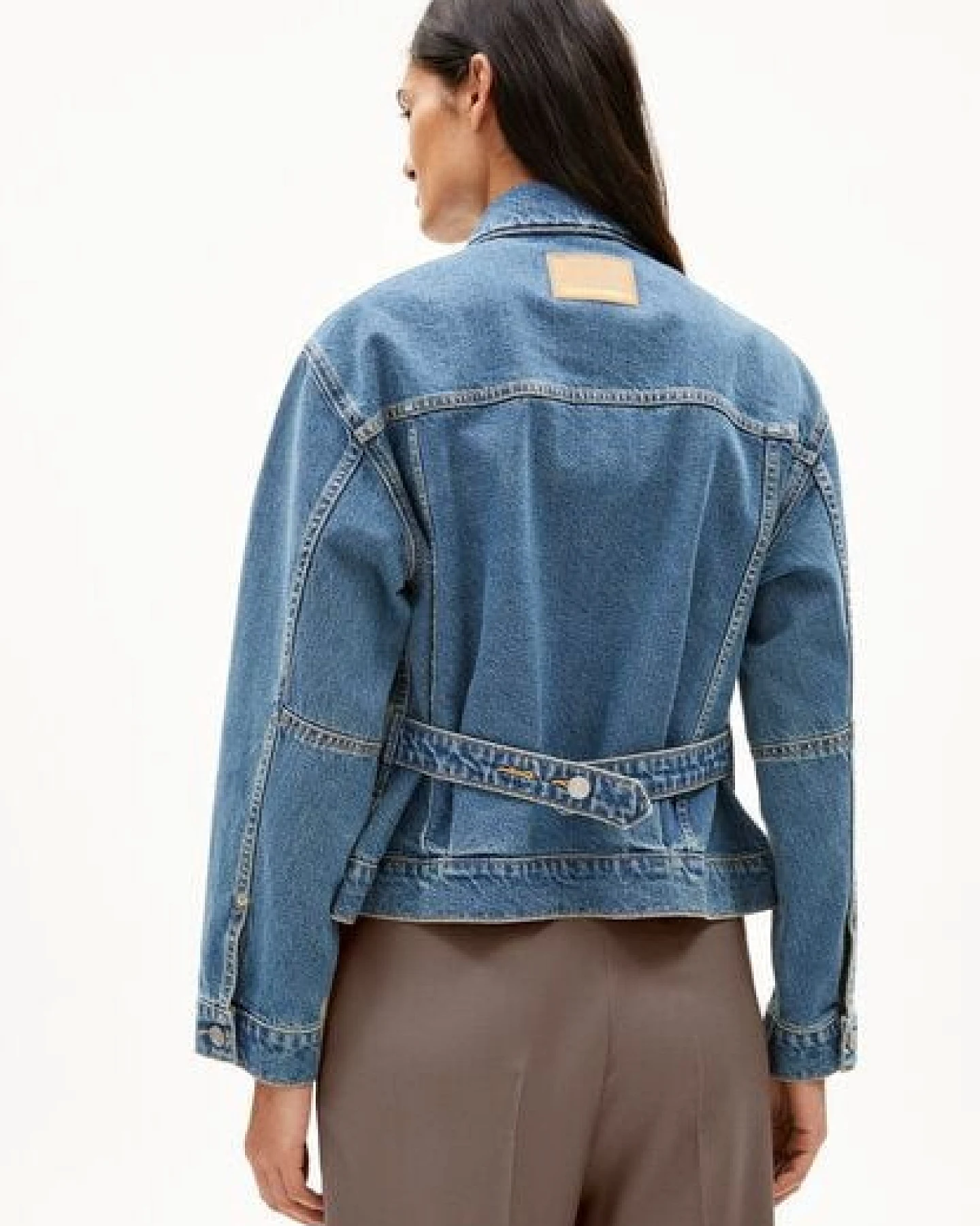 ARMEDANGELS TAANA Damen Jeansjacke aus recycelter Baumwolle – Ansicht 2