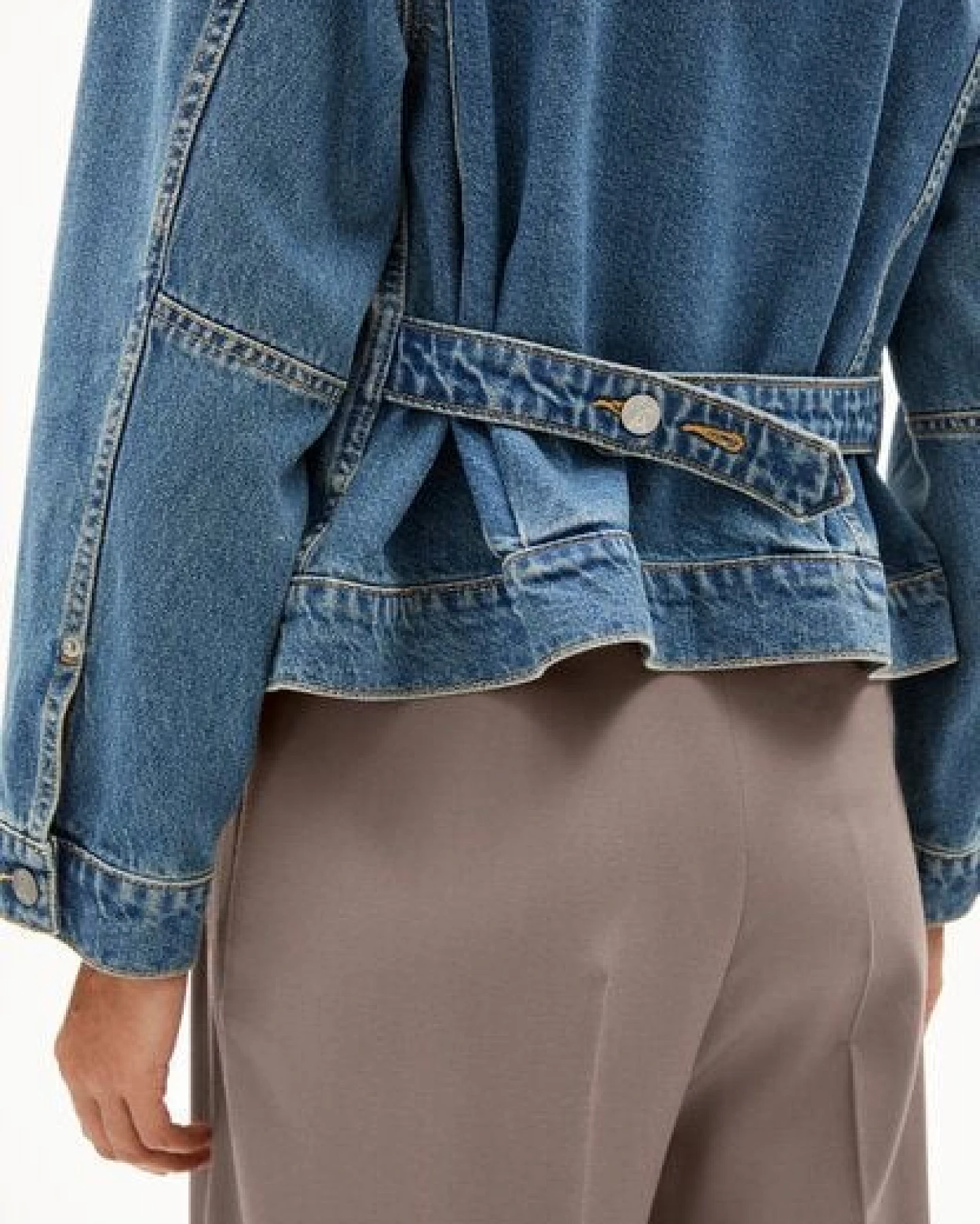 ARMEDANGELS TAANA Damen Jeansjacke aus recycelter Baumwolle – Ansicht 3