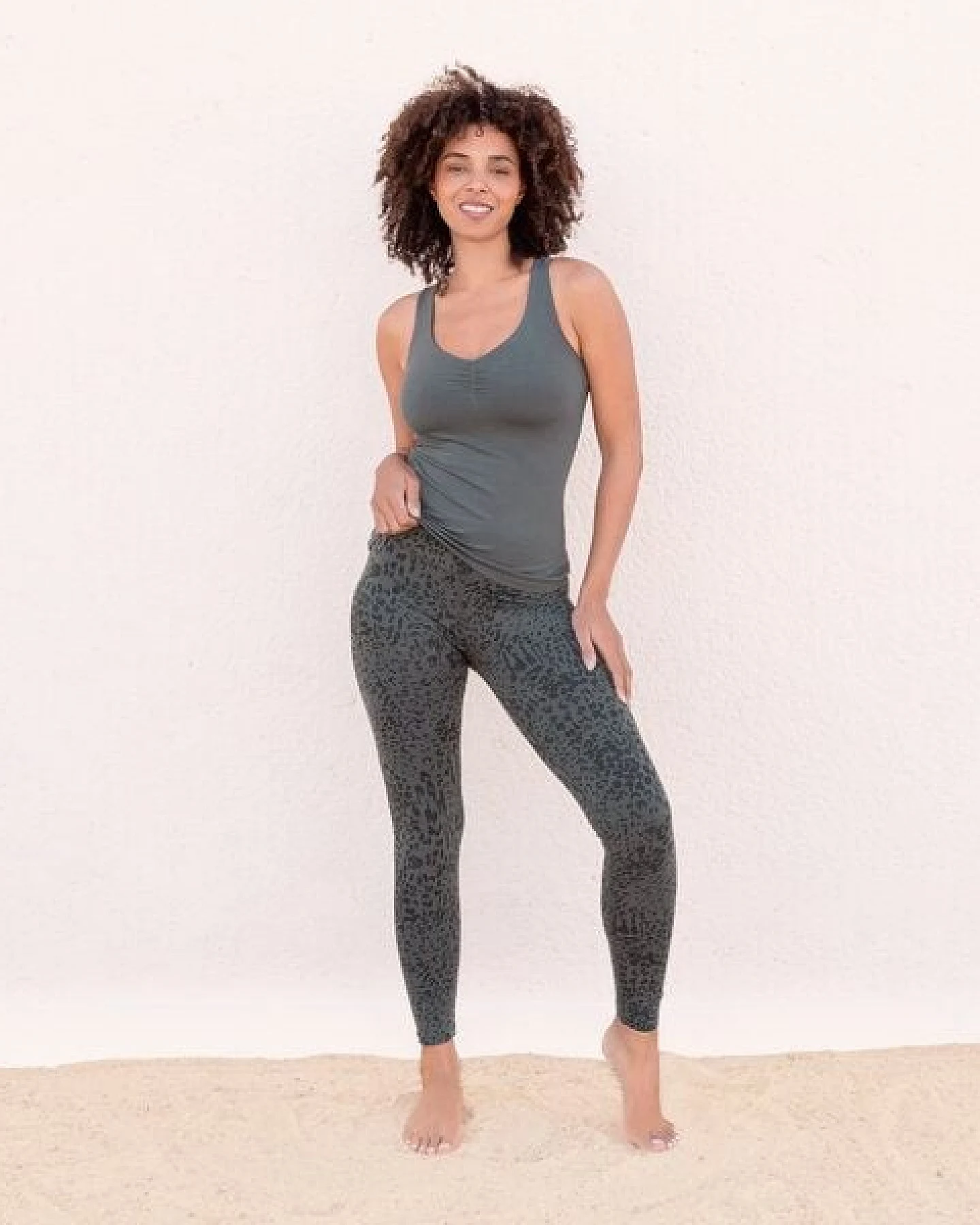Jaya SUSAN ANIMAL - High-Rise Leggings mit Allover-Animal-Print – Ansicht 2