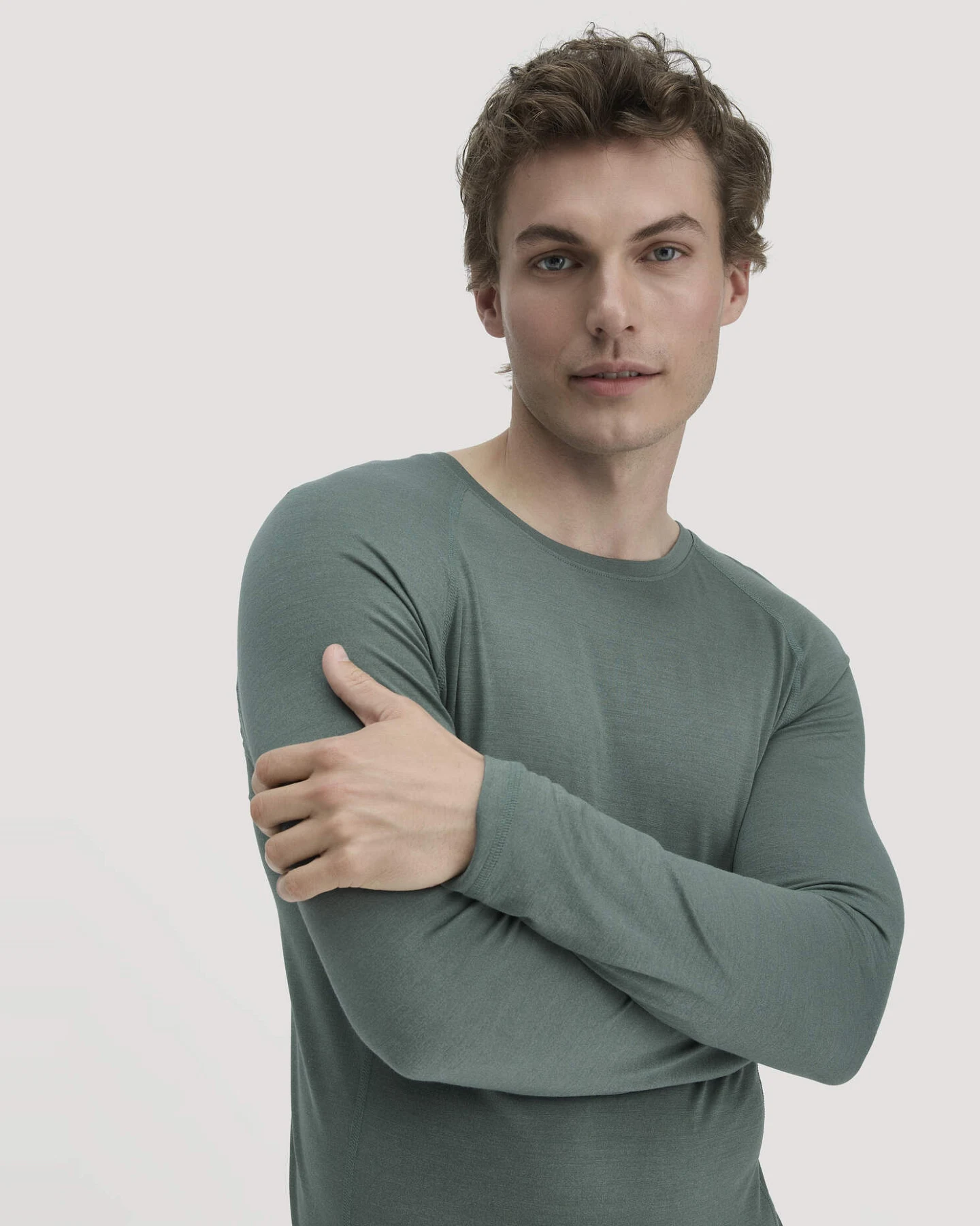 hessnatur Herren Wool-Silk Longsleeve aus Bio-Merinowolle mit Seide - grün - Größe 54 – Ansicht 2