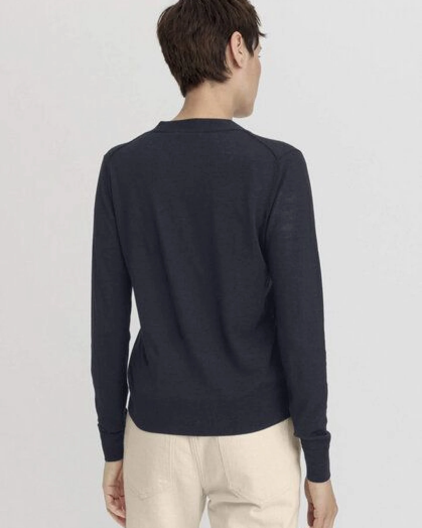 hessnatur Strickjacke Regular aus reiner Bio-Merinowolle – Ansicht 2