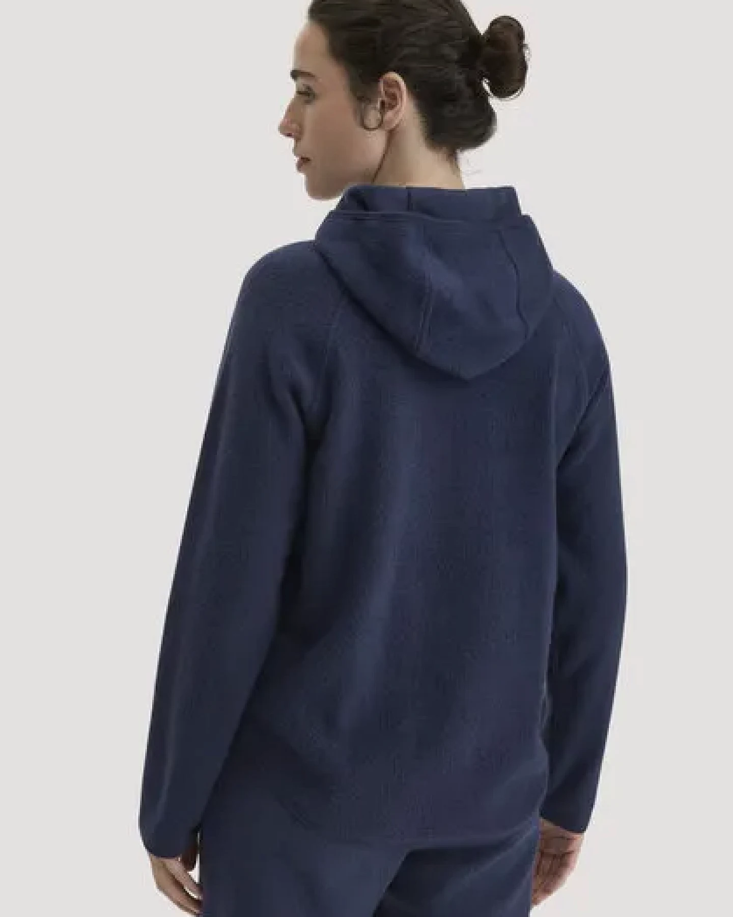 hessnatur Fleece Hoodie Relaxed ACTIVE LIGHT aus reiner Bio-Baumwolle – Ansicht 2