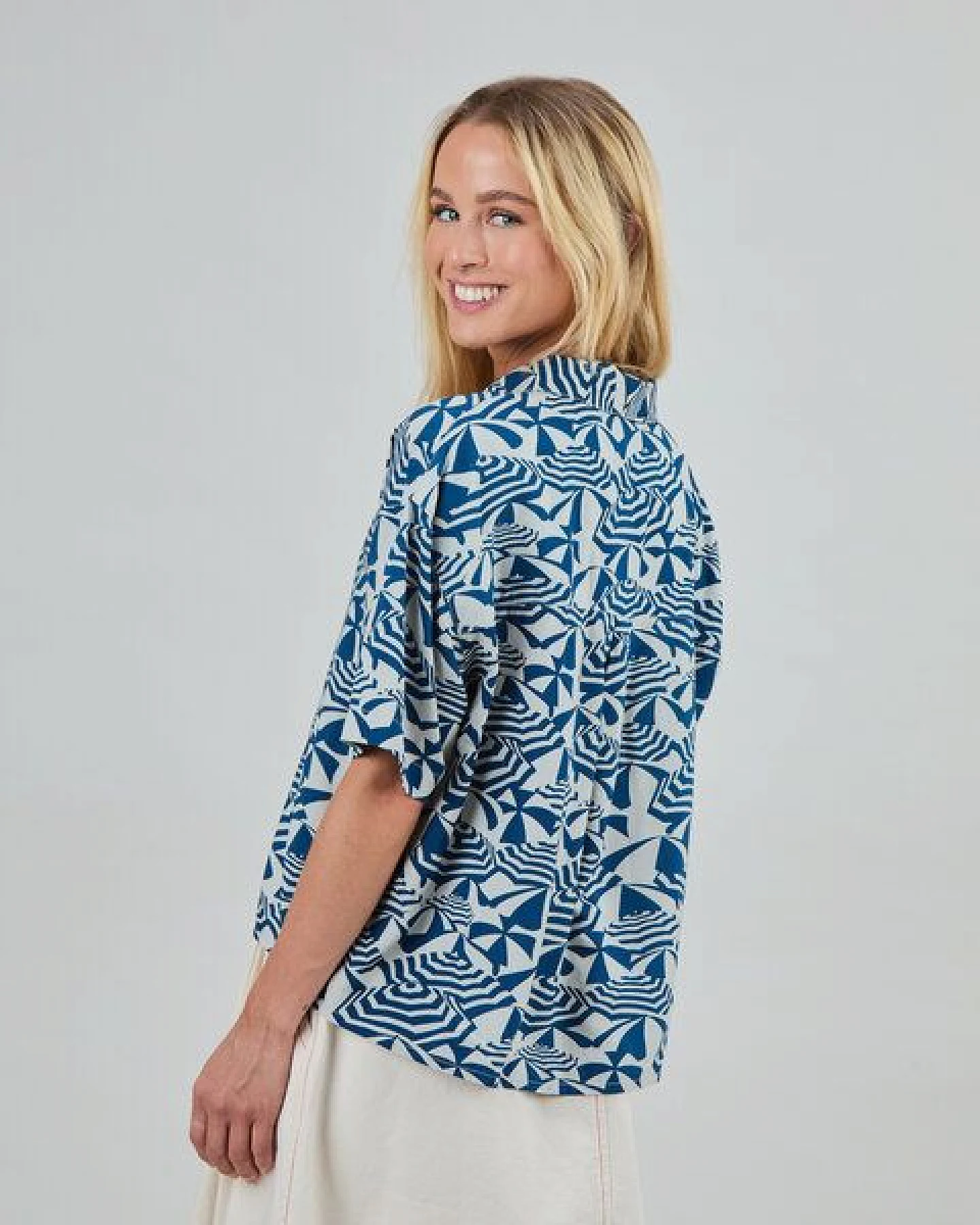 Brava Fabrics Kurzarmbluse Sombrilla – Ansicht 3