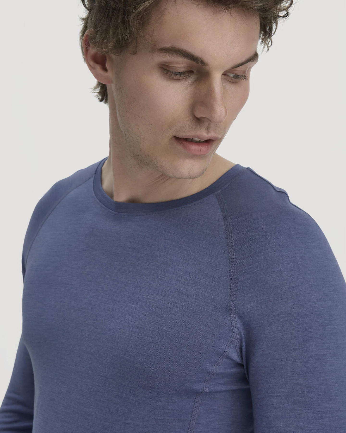 hessnatur Herren Wool-Silk Longsleeve aus Bio-Merinowolle mit Seide - blau - Größe 54 – Ansicht 2