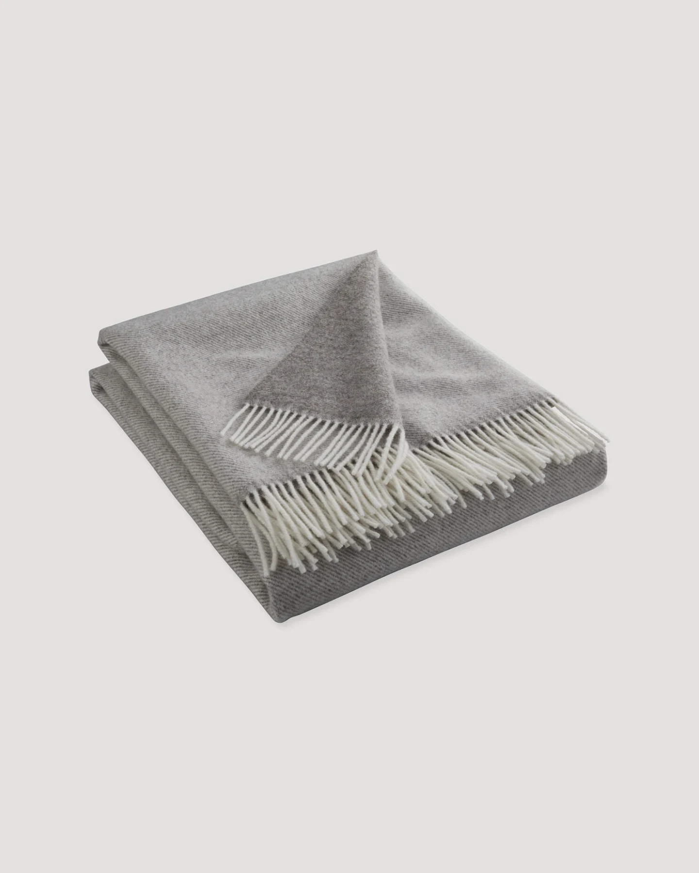 hessnatur Doubleface Plaid TOSID aus Bio-Lambswool - grau - Größe 130x180 cm – Ansicht 4