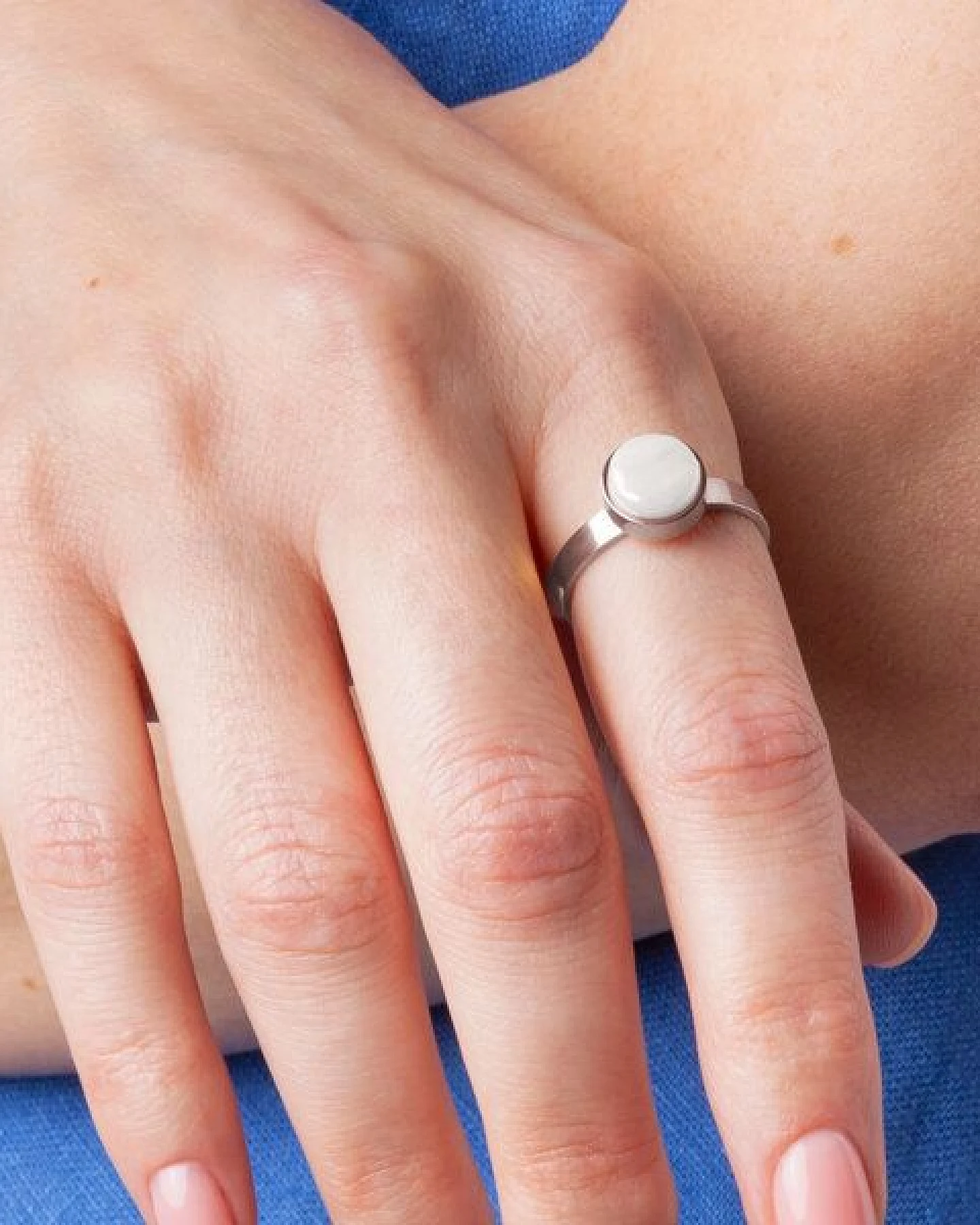 ALEXASCHA Größenverstellbarer Ring mit Stein – Ansicht 2