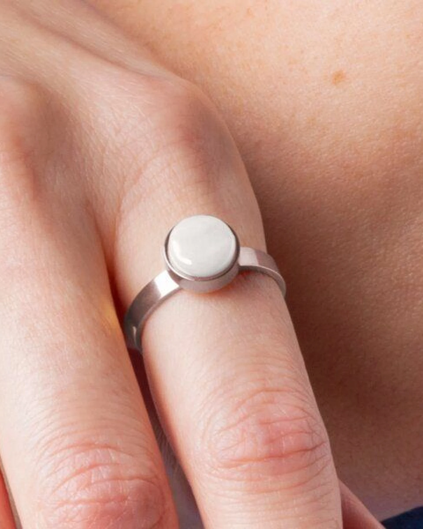ALEXASCHA Größenverstellbarer Ring mit Stein – Ansicht 3