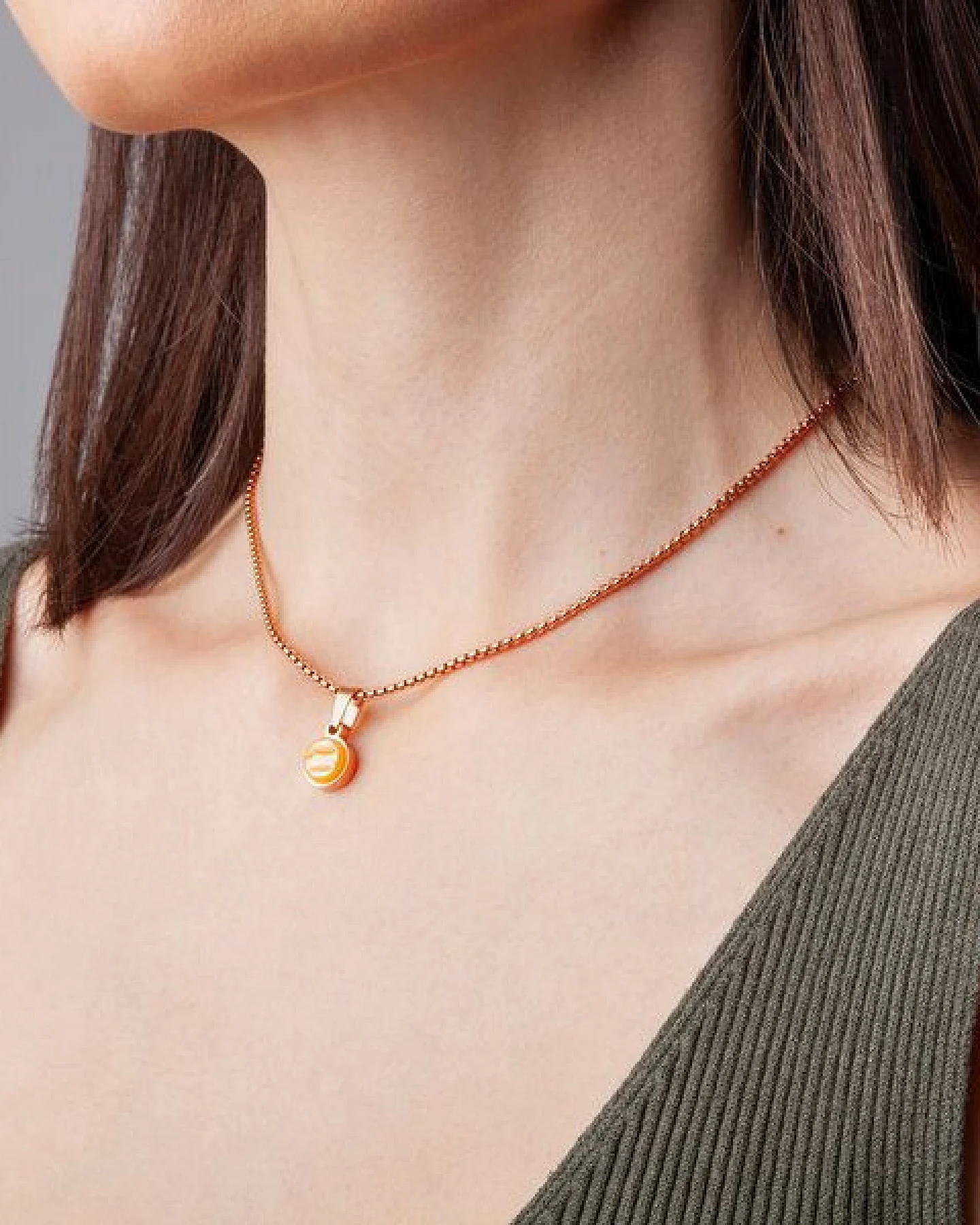 ALEXASCHA Kurze Kette mit Anhänger – Ansicht 2