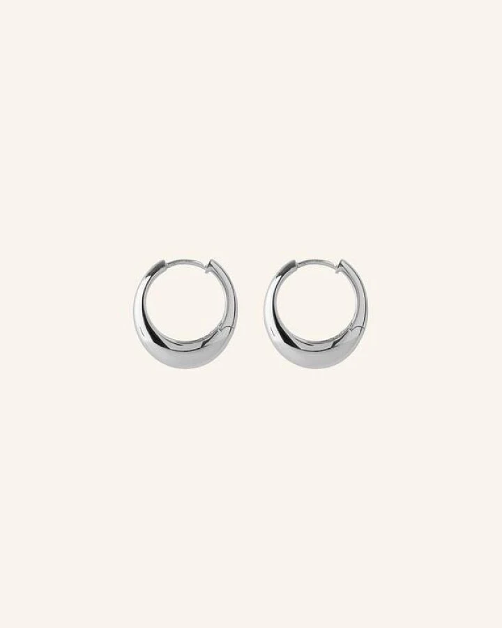 Pernille Corydon Ohrringe GLOBE HUGGIES aus Recycled sterling silver / Gold plated recycled sterling silver