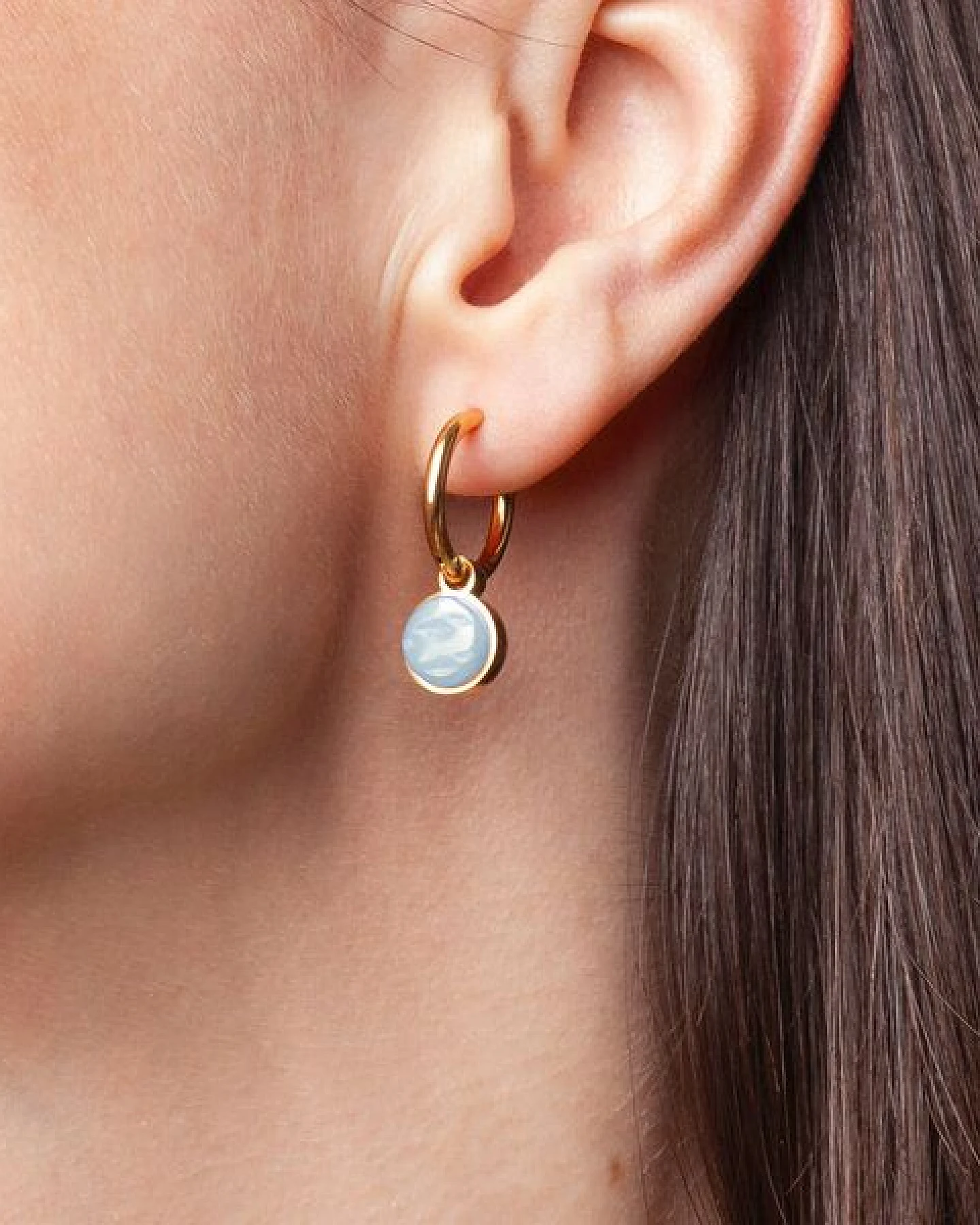 ALEXASCHA Gold Creolen mit Anhänger – Ansicht 3