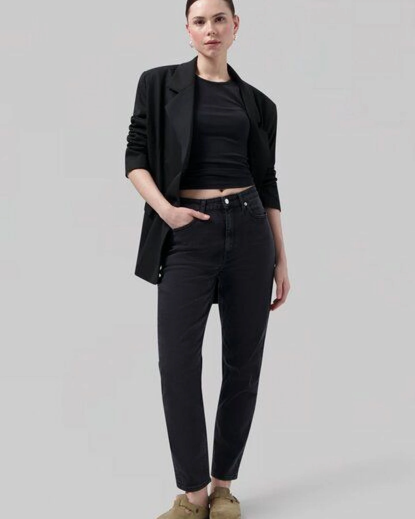MUD Jeans Damen Jeans "Mams Stretch Tapered - Stone Black" – Ansicht 2