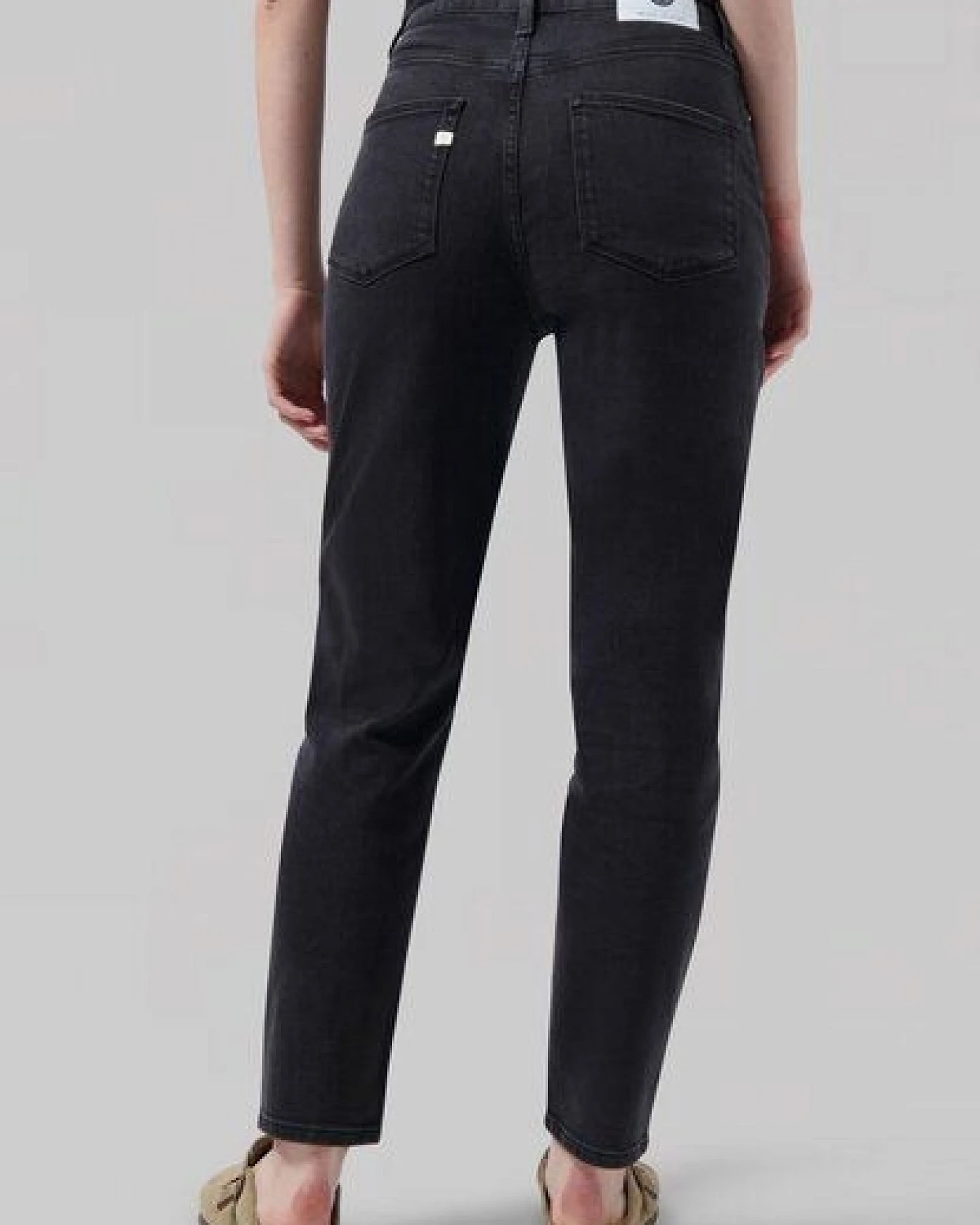 MUD Jeans Damen Jeans "Mams Stretch Tapered - Stone Black" – Ansicht 4