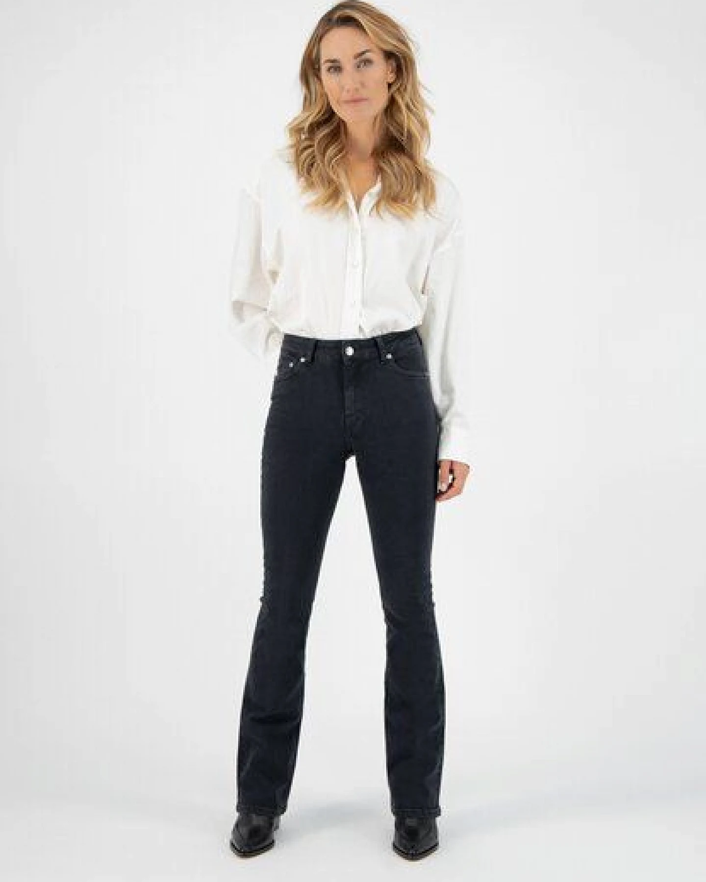 MUD Jeans Damen Jeans "Flared Hazen - Stone Black" – Ansicht 2