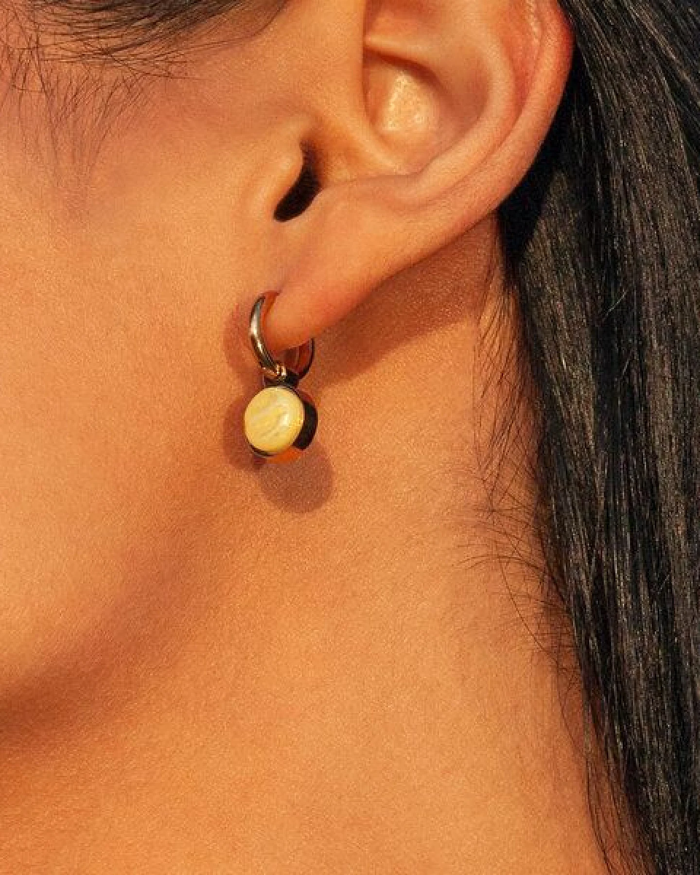 ALEXASCHA Roségold Creolen mit Anhänger – Ansicht 3