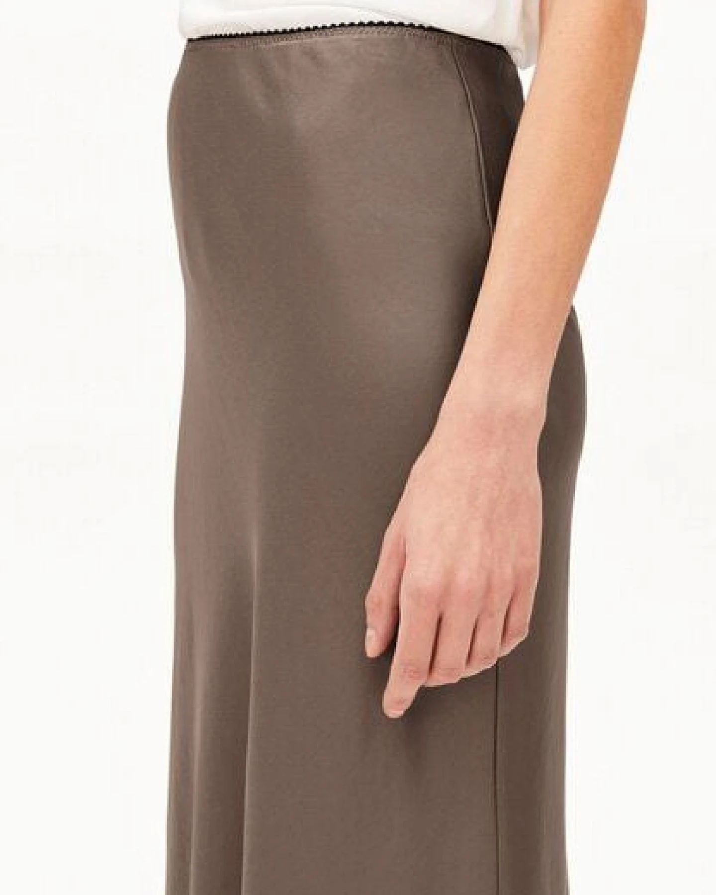 ARMEDANGELS LENOVAA SATIN Damen Webrock aus Naia Renew Mix – Ansicht 3