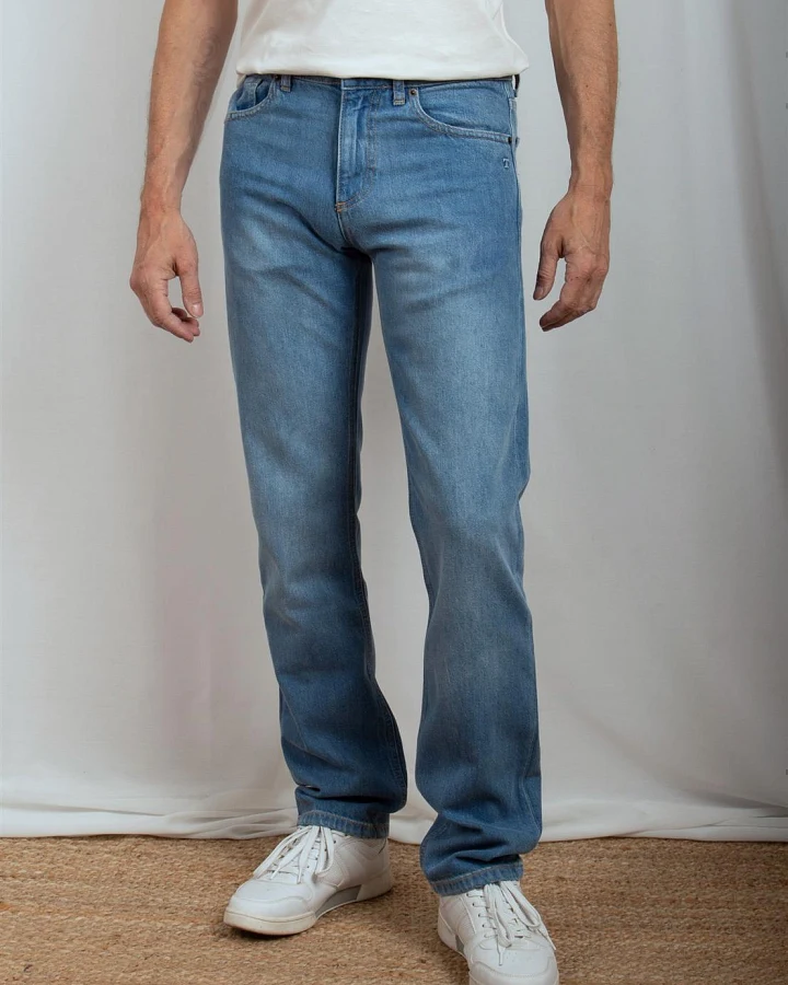 Produktseite: Straight Fit Jeans Modell: Sven