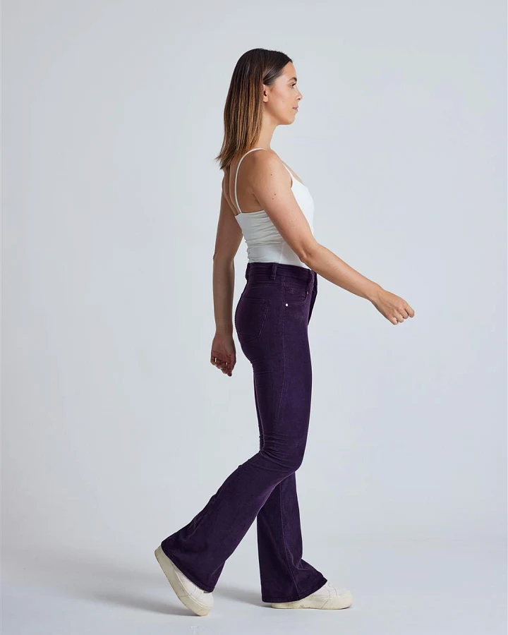 Produktseite: Cord-Schlaghose High Waist Skinny Modell: Mavis