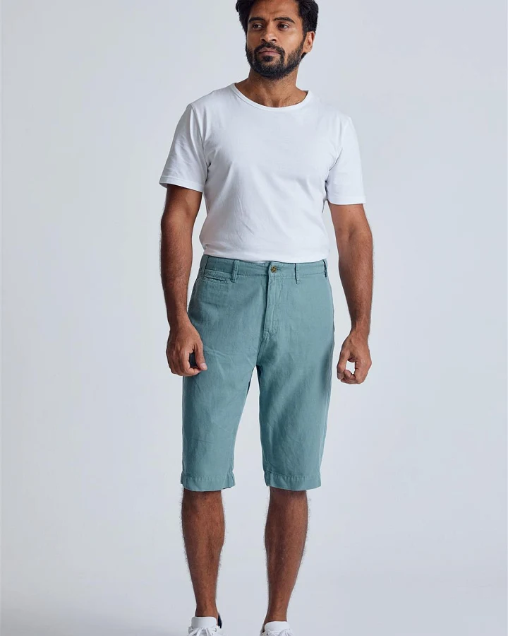 Produktseite: Leinen Chino Shorts Modell: Bird