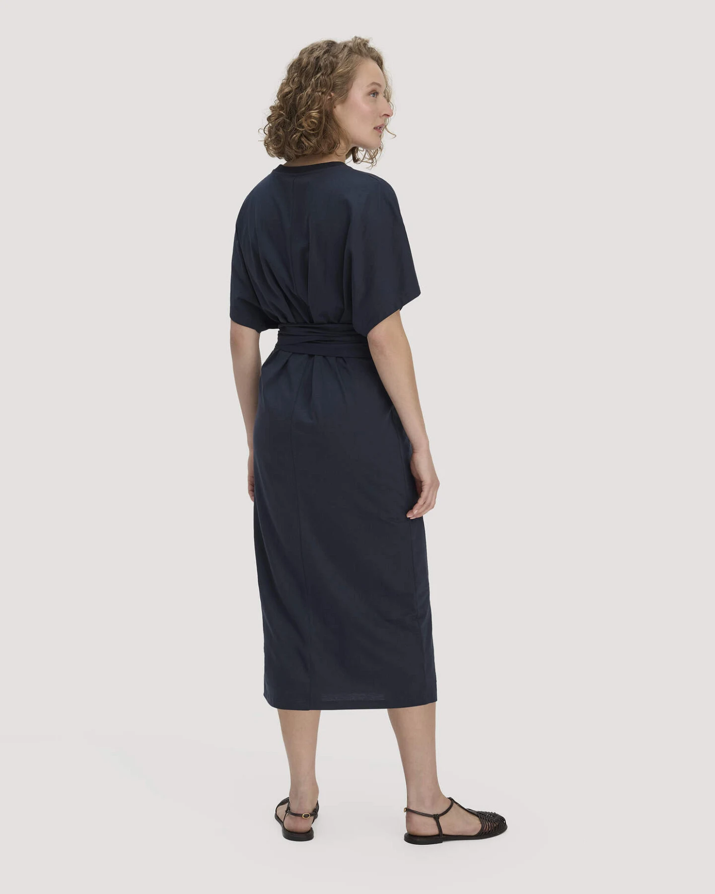 hessnatur Damen Jersey Kleid Midi Oversize aus Bio-Baumwolle - blau - Größe 40 – Ansicht 2