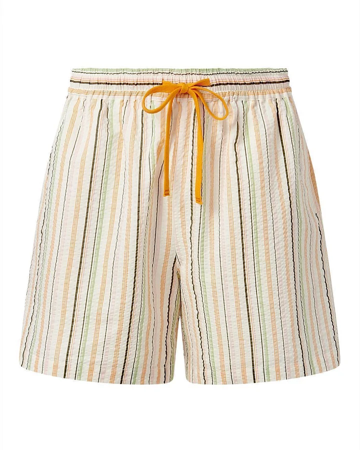 Shorts Modell: Leah