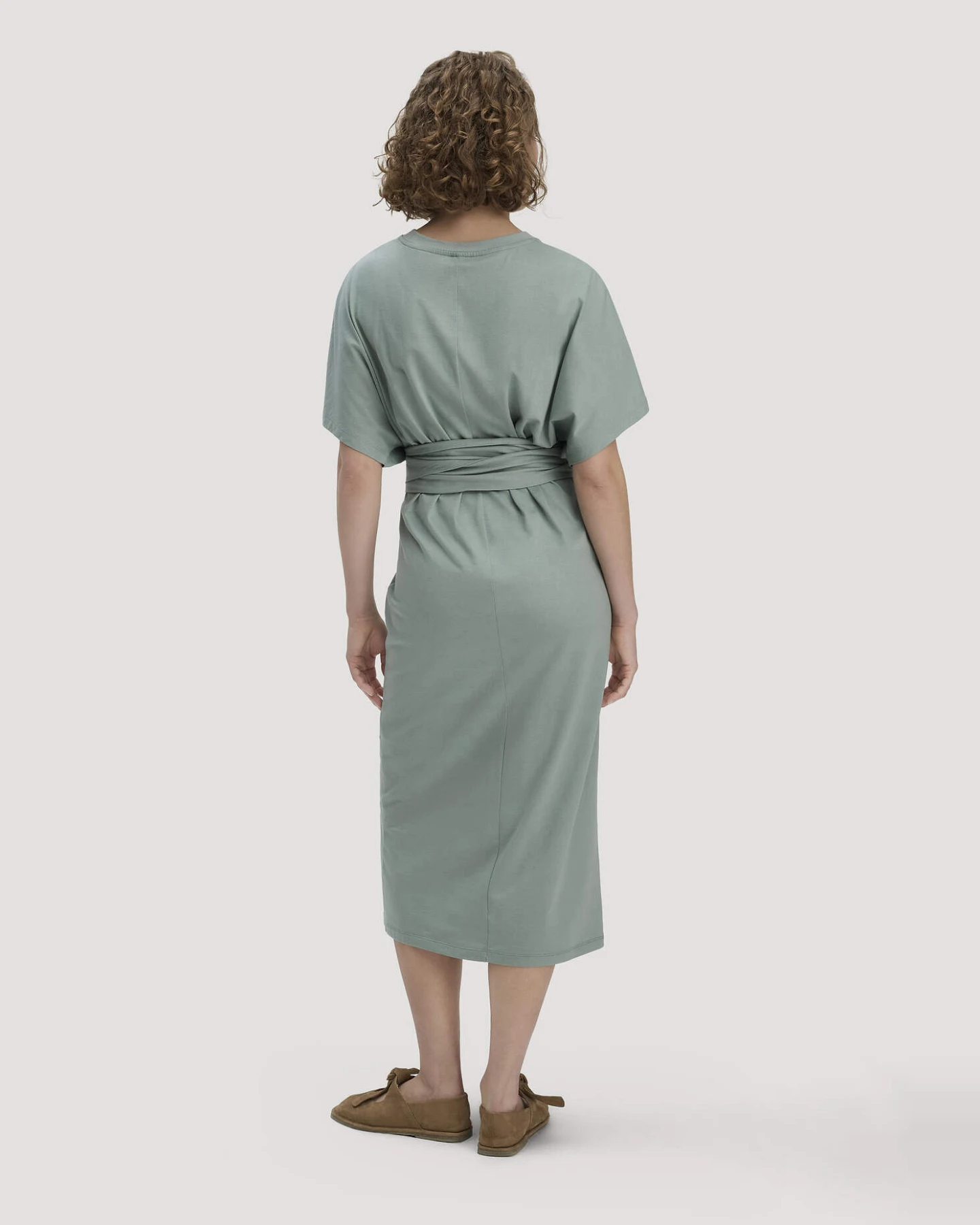 hessnatur Damen Jersey Kleid Midi Oversize aus Bio-Baumwolle - grün - Größe 38 – Ansicht 2