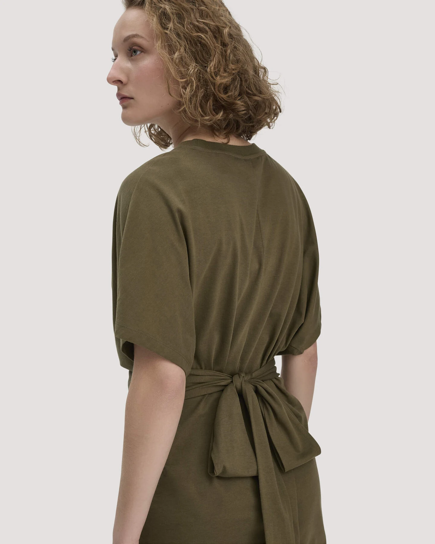 hessnatur Damen Jersey Kleid Midi Oversize aus Bio-Baumwolle - grün - Größe 36 – Ansicht 3