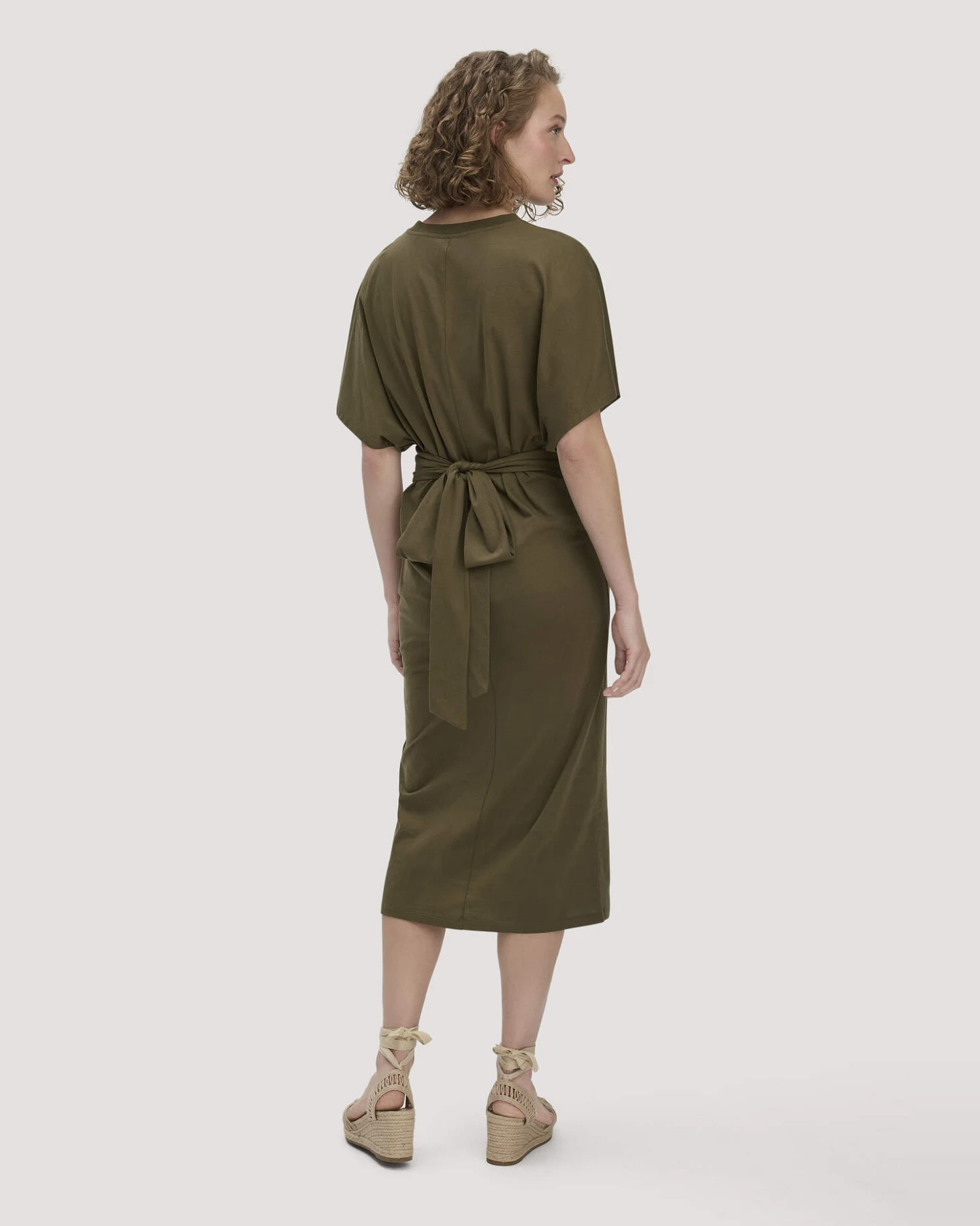 hessnatur Damen Jersey Kleid Midi Oversize aus Bio-Baumwolle - grün - Größe 42 – Ansicht 2