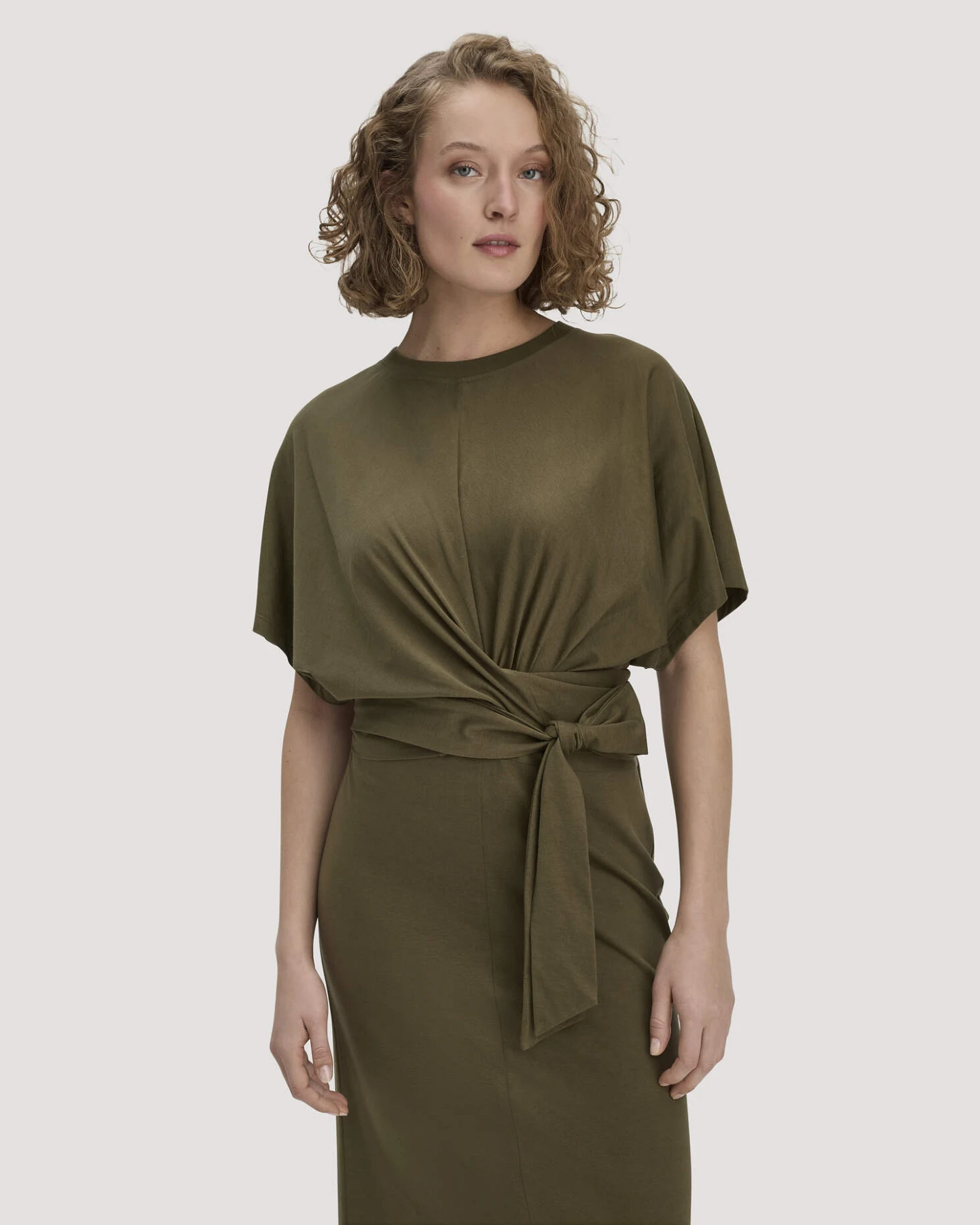 hessnatur Damen Jersey Kleid Midi Oversize aus Bio-Baumwolle - grün - Größe 48 – Ansicht 4
