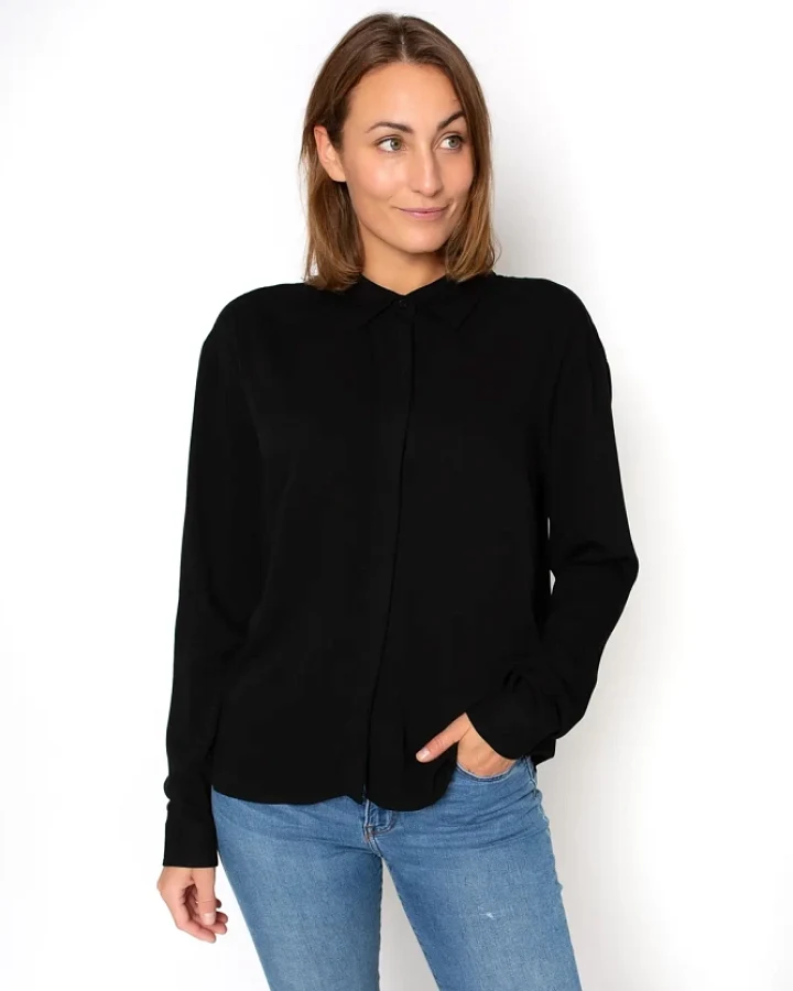 Ecovero Loose-Fit Bluse Modell: Simone