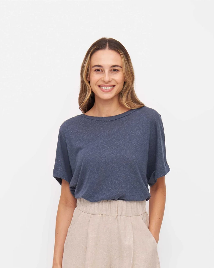 Leinen T-Shirt Modell: Lari