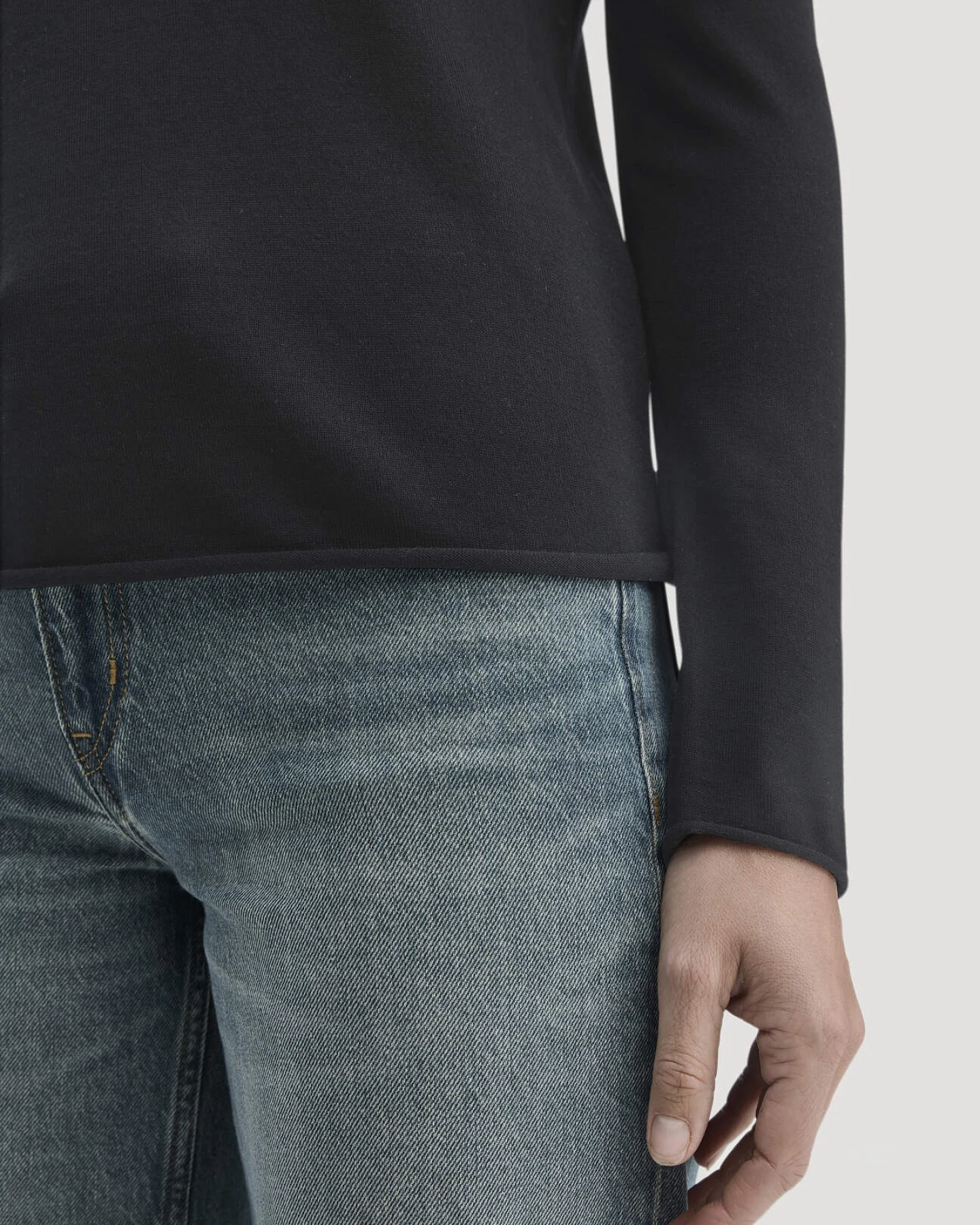 hessnatur Damen Strick Pullover Regular aus Bio-Merinowolle - schwarz - Größe XS – Ansicht 4