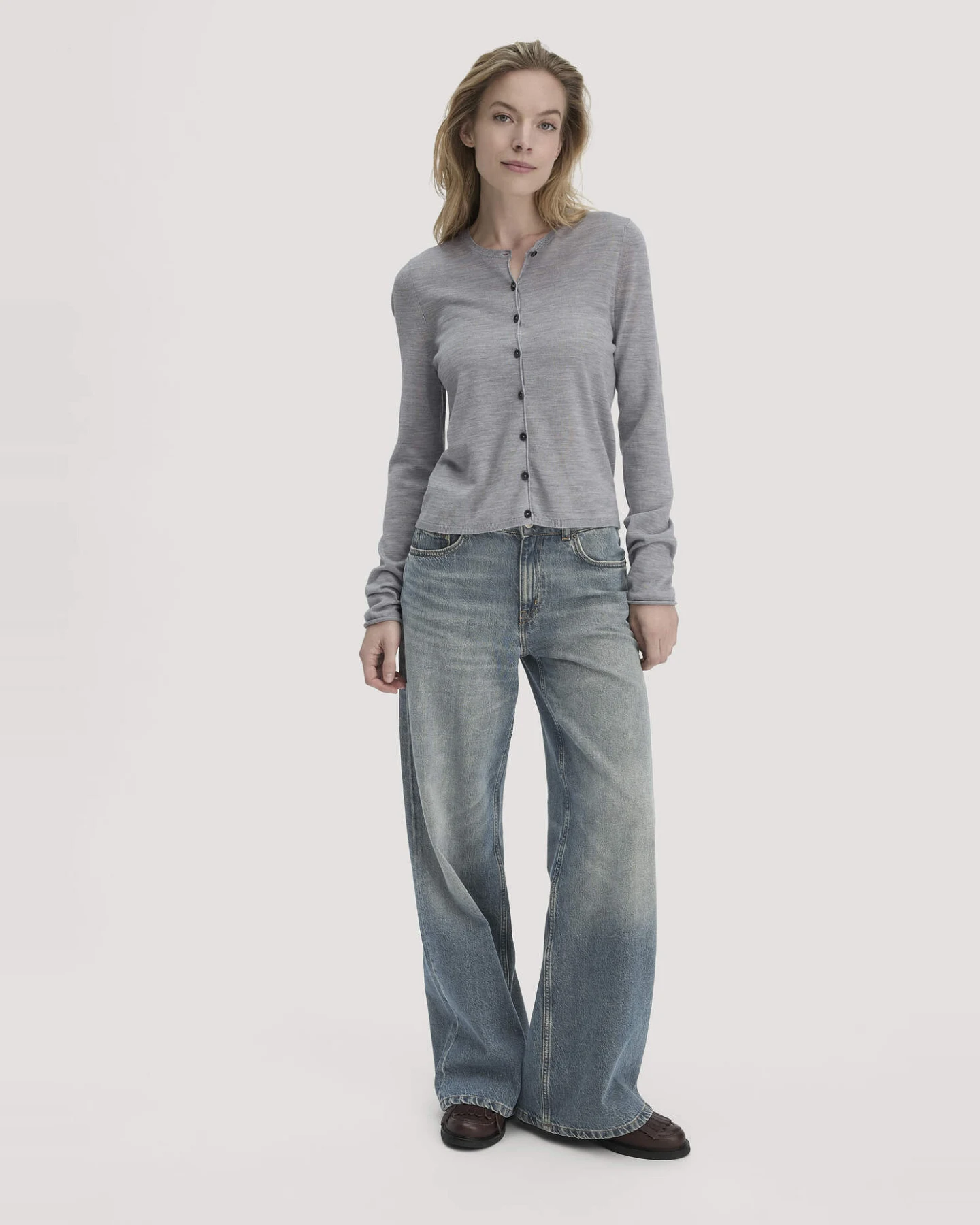 hessnatur Damen Strick Jacke Regular aus Bio-Merinowolle - grau - Größe XL – Ansicht 2