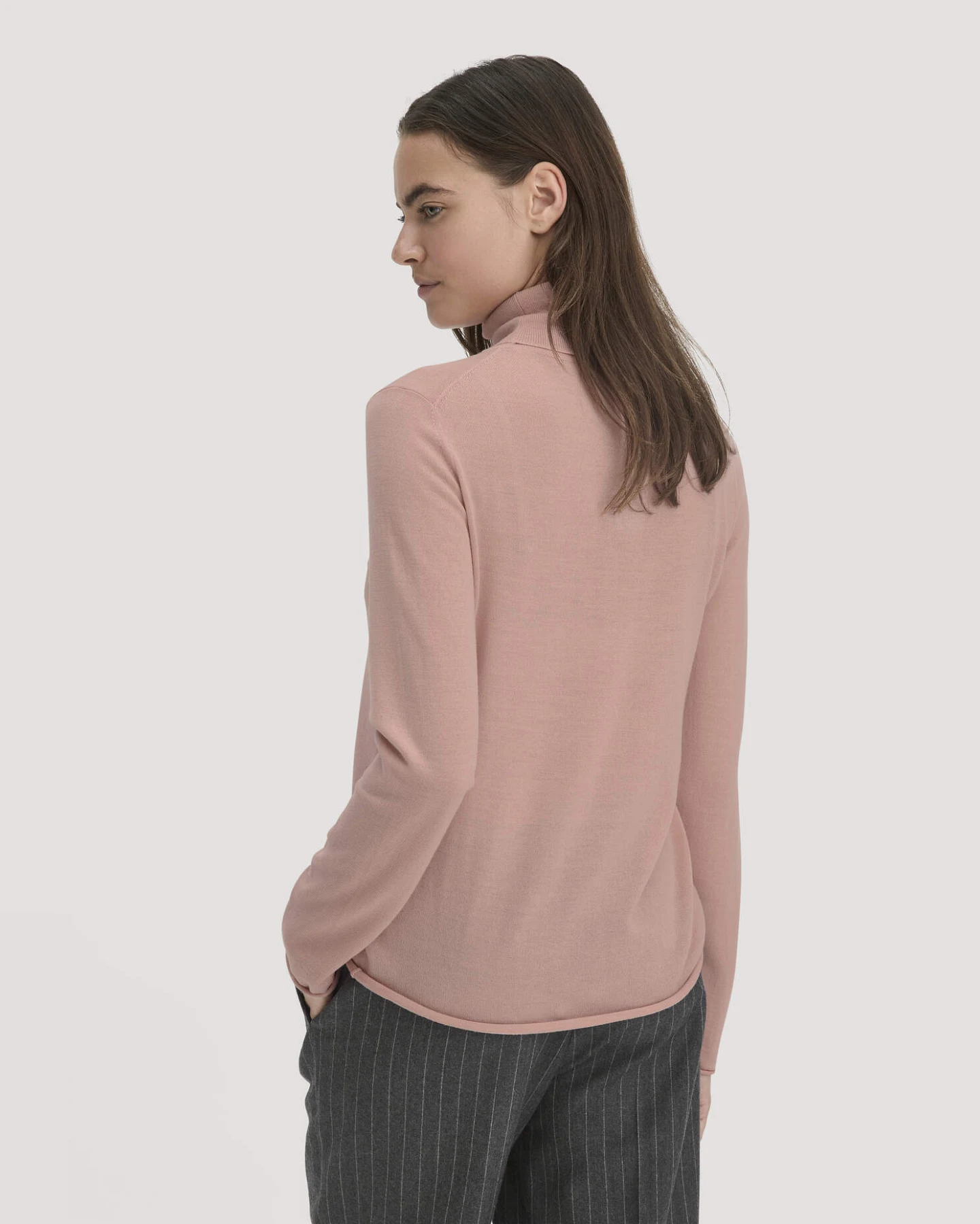 hessnatur Damen Strick Rollkragen Pullover Slim aus Bio-Merinowolle - rosa - Größe S – Ansicht 3