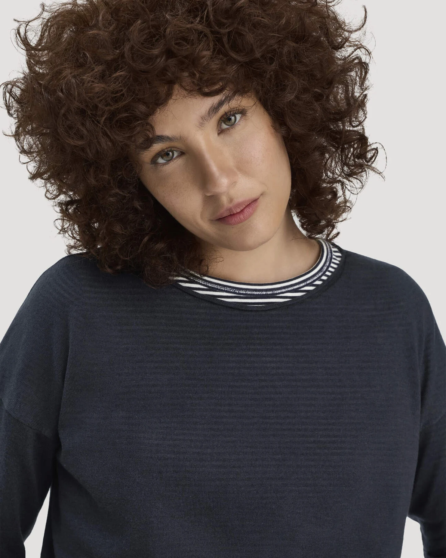 hessnatur Damen Strick Pullover Oversize aus TENCEL™ Lyocell mit Bio-Baumwolle - blau - Größe M – Ansicht 4
